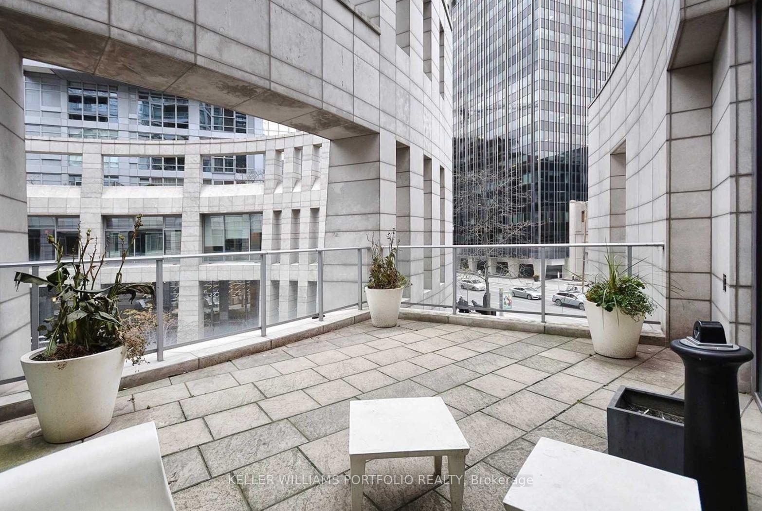 Photo 6 of Unit 2204, 2181 Yonge Street, Toronto, Yonge-Eglinton — HOMEH