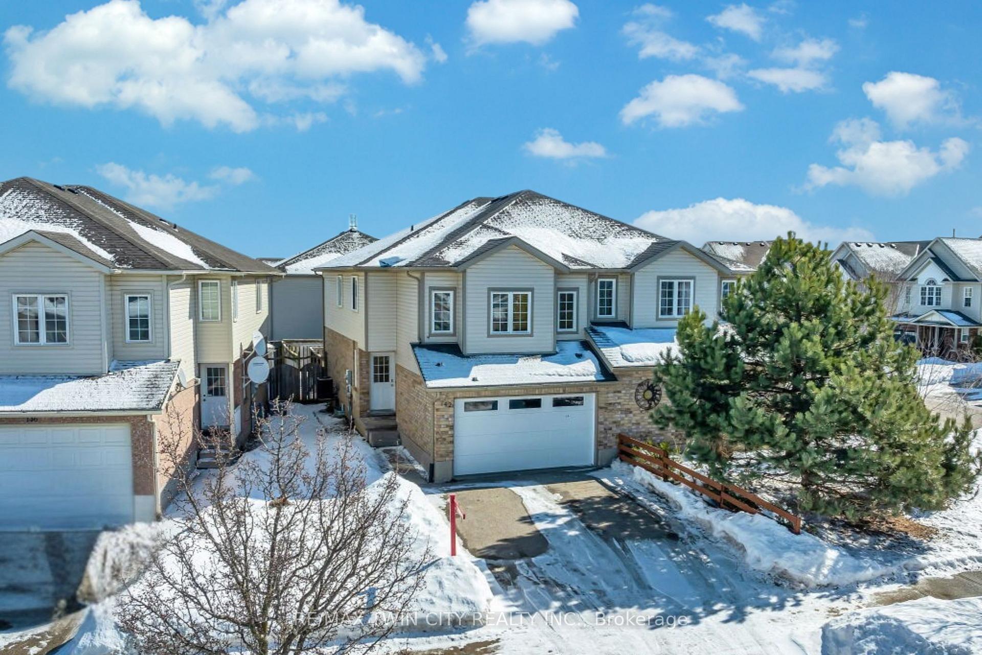 Photo 6 of 142 Snowdrop Crescent, Kitchener, Larentian West — HOMEH