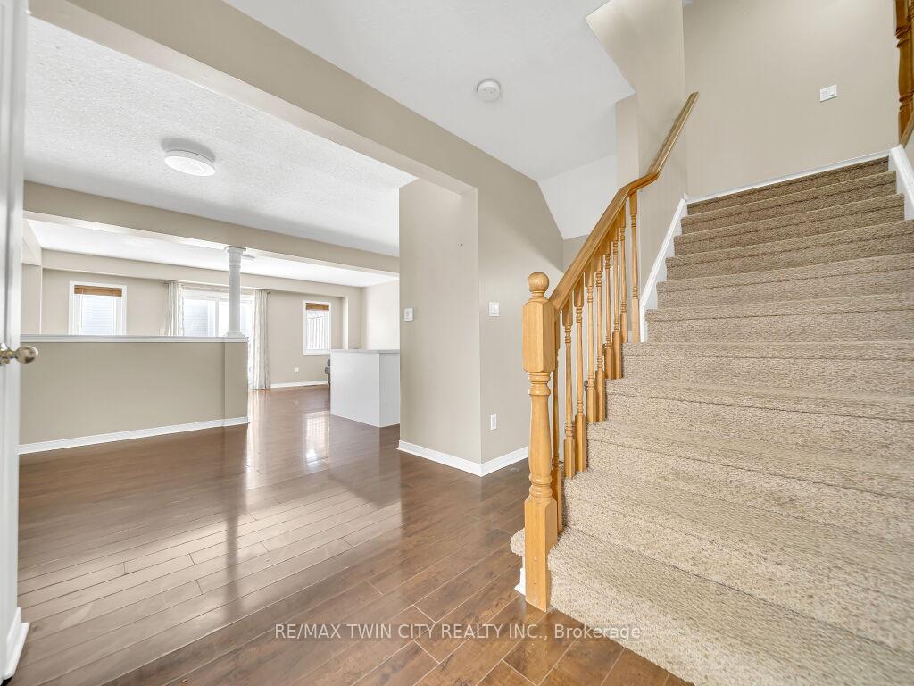 Photo 3 of 142 Snowdrop Crescent, Kitchener, Larentian West — HOMEH