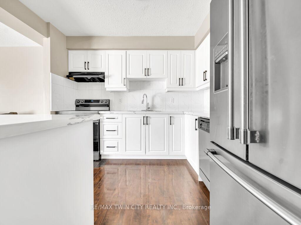 Photo 11 of 142 Snowdrop Crescent, Kitchener, Larentian West — HOMEH