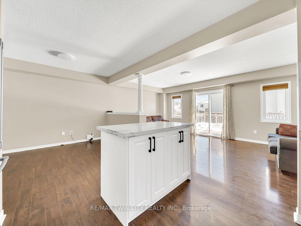 Photo 10 of 142 Snowdrop Crescent, Kitchener, Larentian West — HOMEH