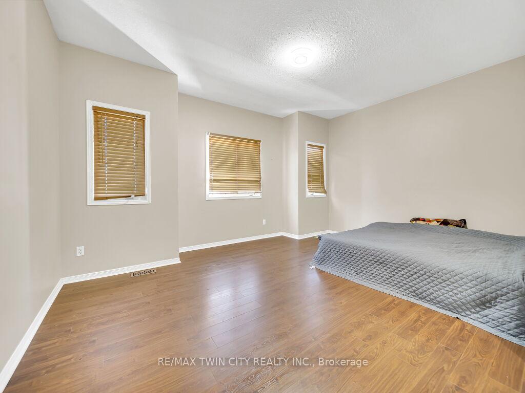 Photo 17 of 142 Snowdrop Crescent, Kitchener, Larentian West — HOMEH