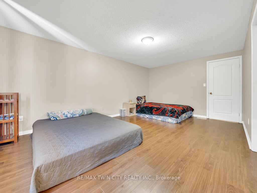 Photo 14 of 142 Snowdrop Crescent, Kitchener, Larentian West — HOMEH