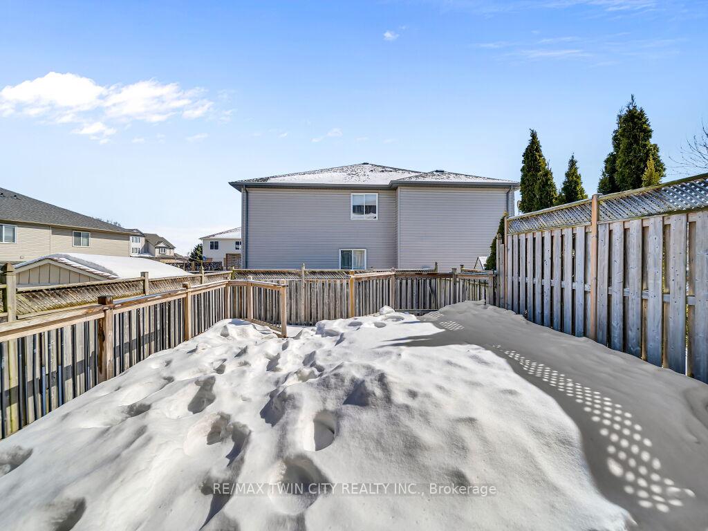 Photo 21 of 142 Snowdrop Crescent, Kitchener, Larentian West — HOMEH