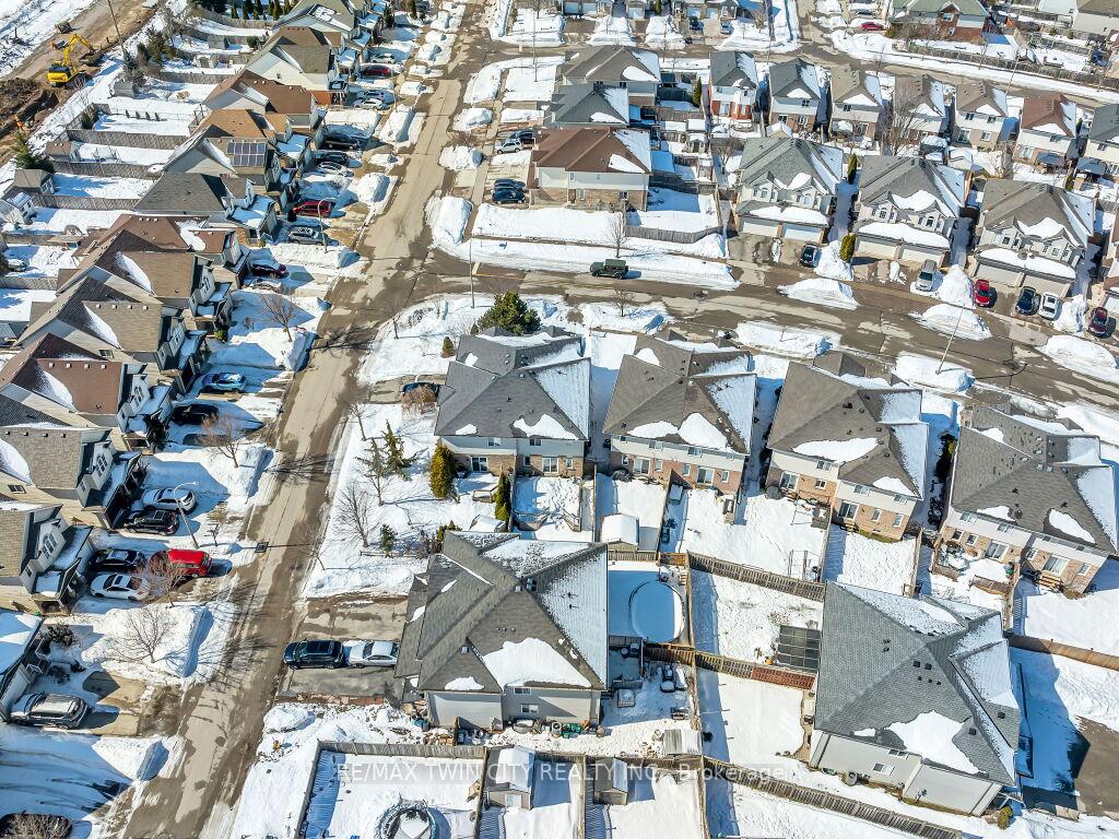 Photo 26 of 142 Snowdrop Crescent, Kitchener, Larentian West — HOMEH