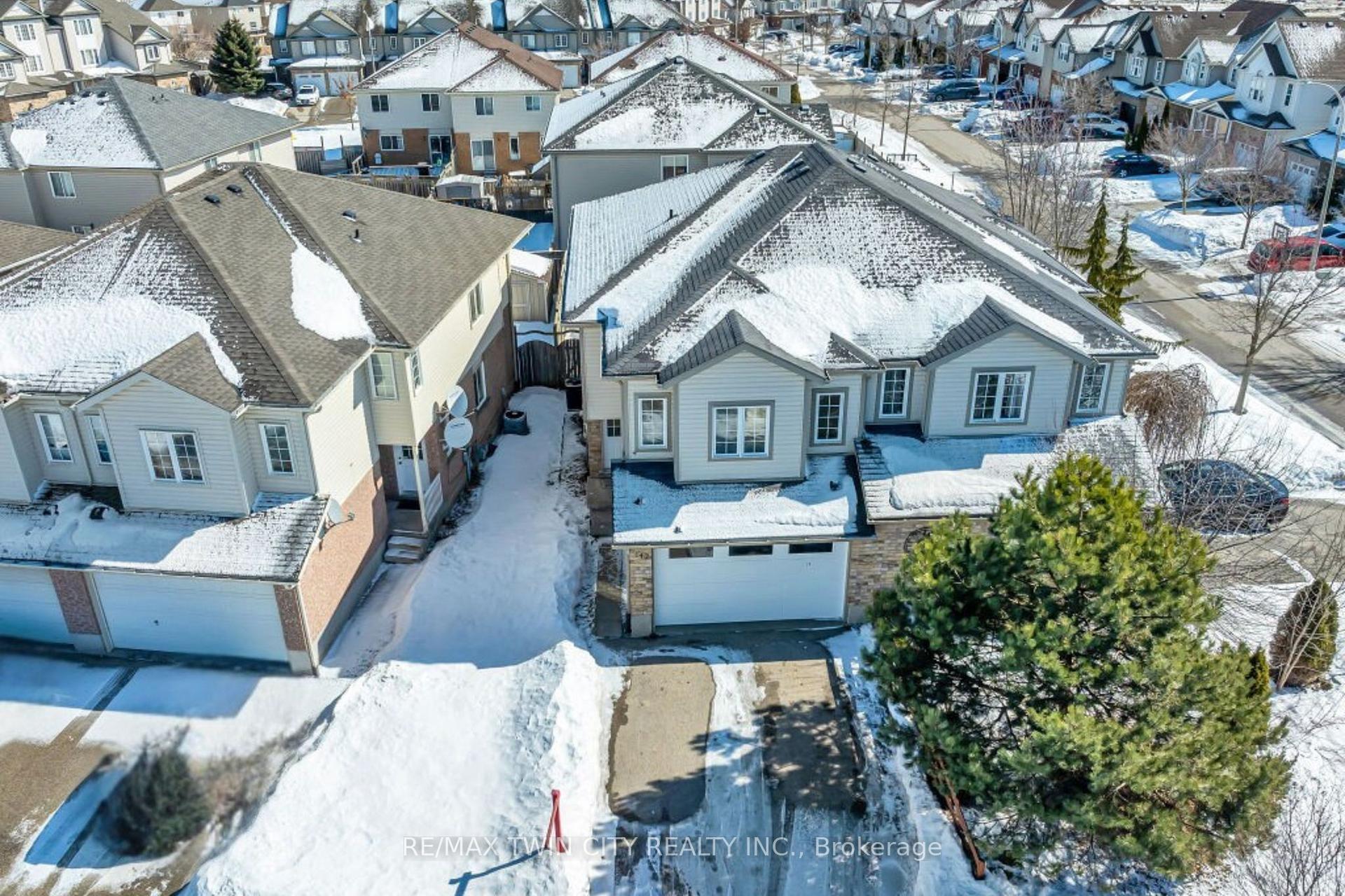Photo 33 of 142 Snowdrop Crescent, Kitchener, Larentian West — HOMEH