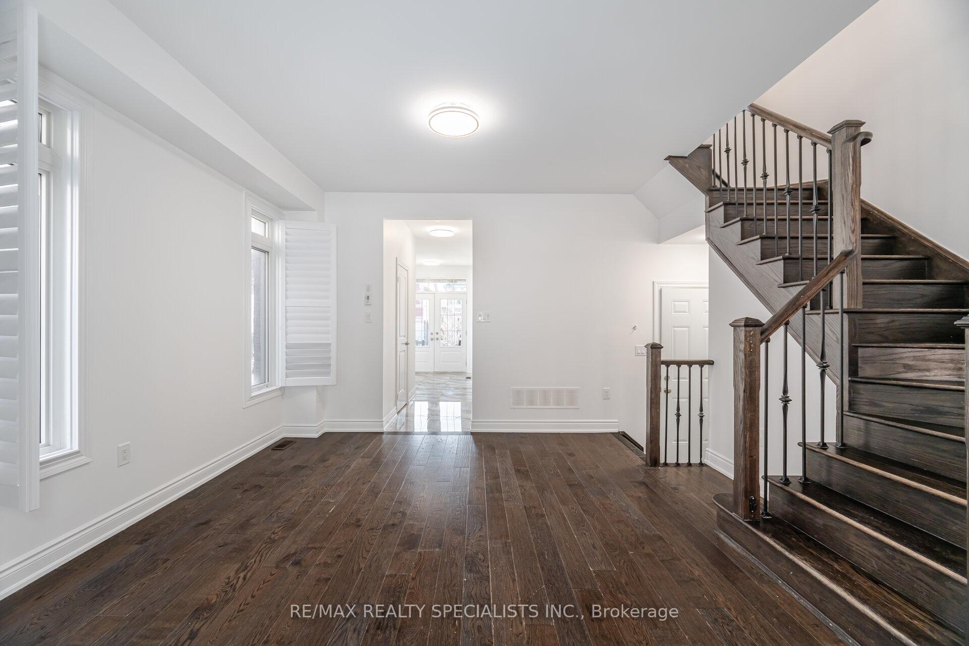 Photo 14 of 126 Algoma Drive, Vaughan, Kleinburg — HOMEH