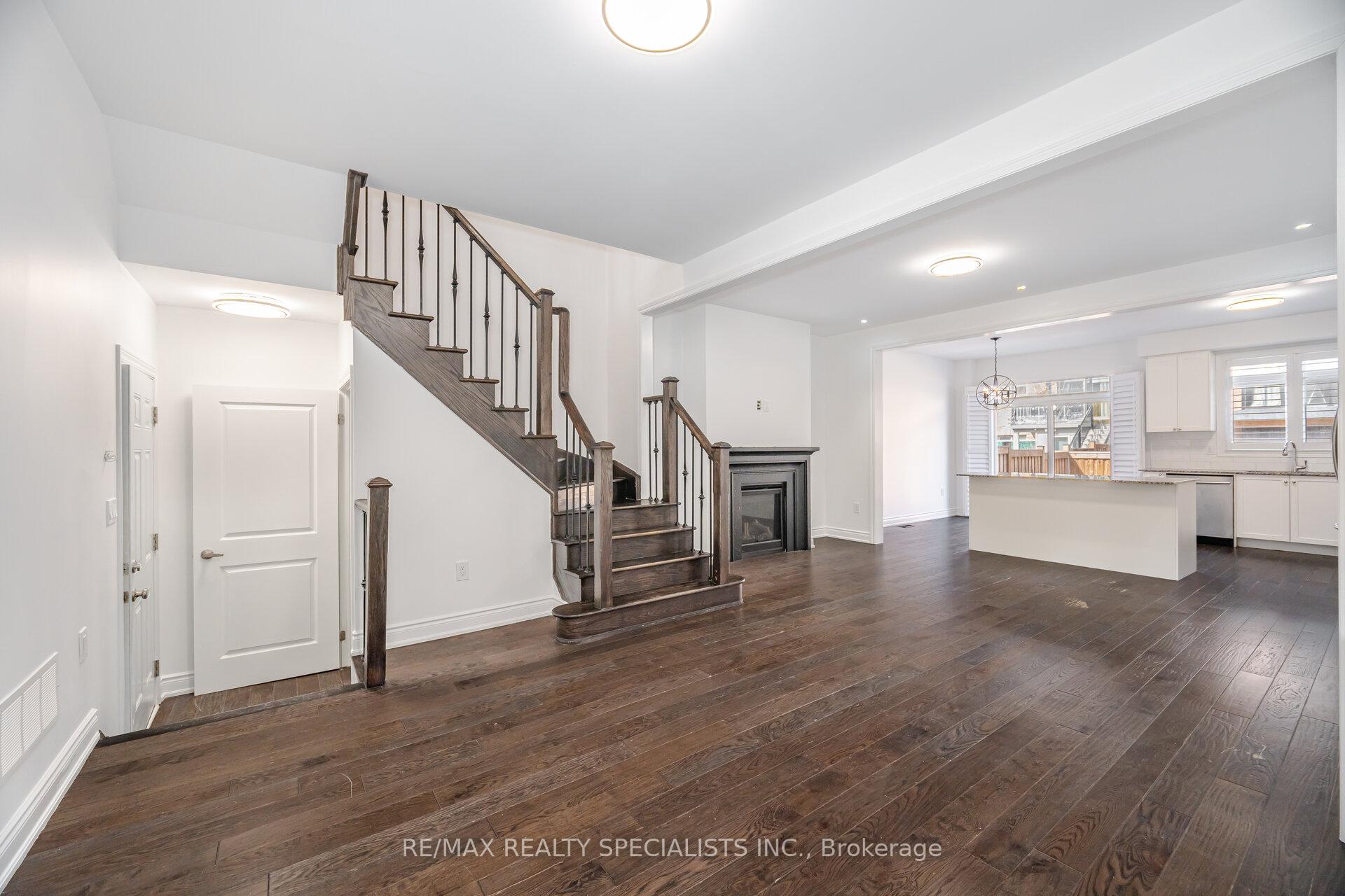 Photo 10 of 126 Algoma Drive, Vaughan, Kleinburg — HOMEH