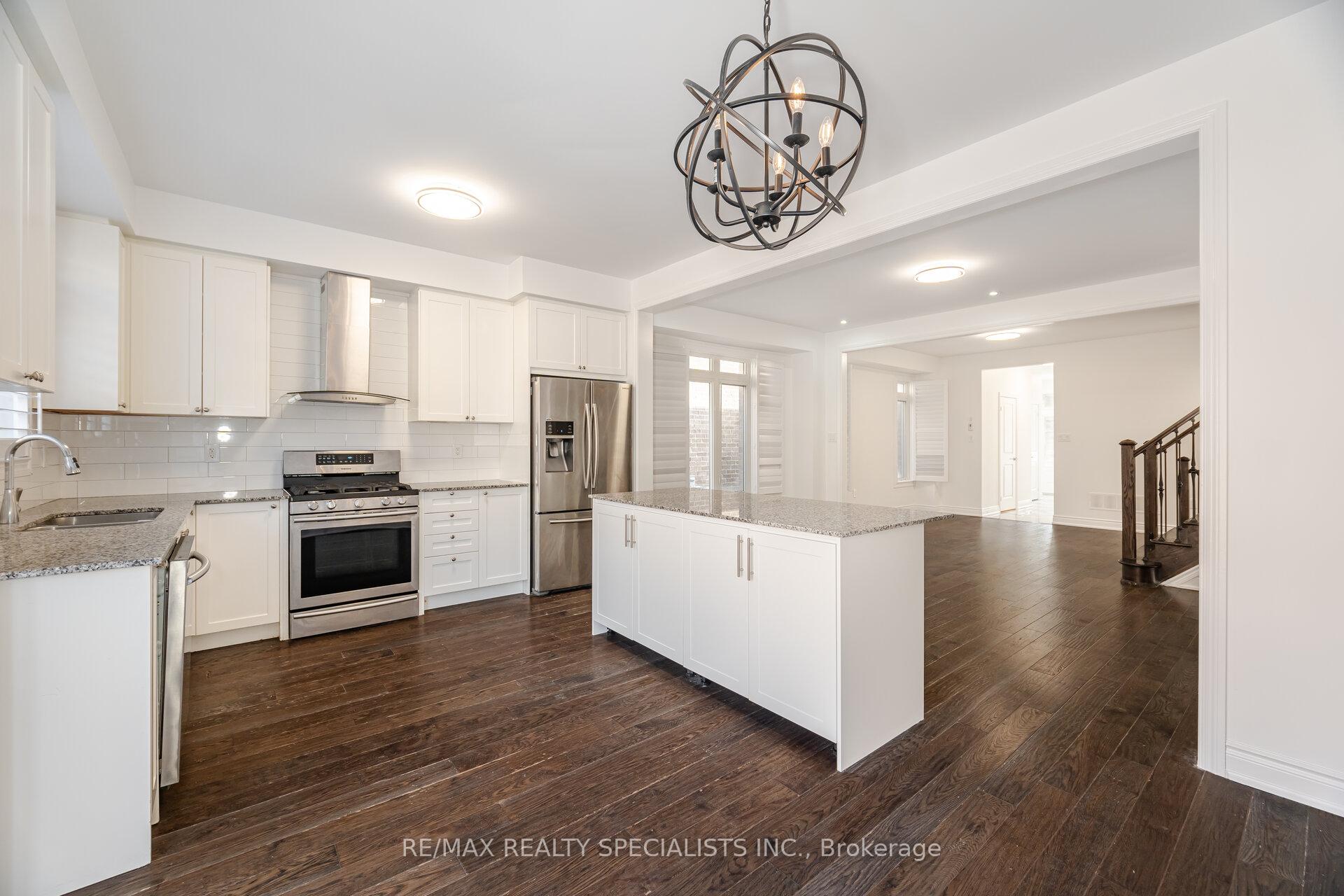 Photo 9 of 126 Algoma Drive, Vaughan, Kleinburg — HOMEH