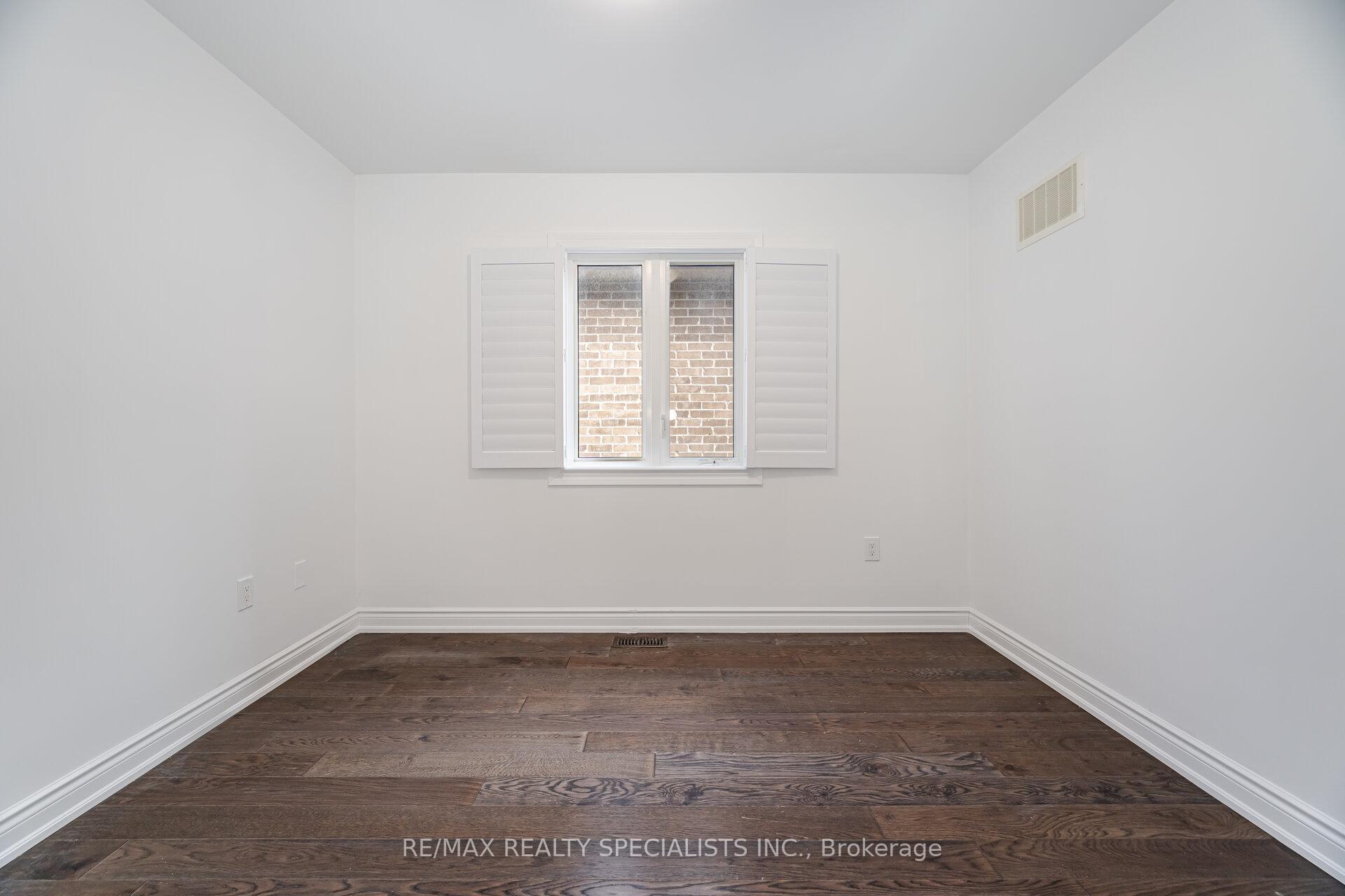 Photo 6 of 126 Algoma Drive, Vaughan, Kleinburg — HOMEH