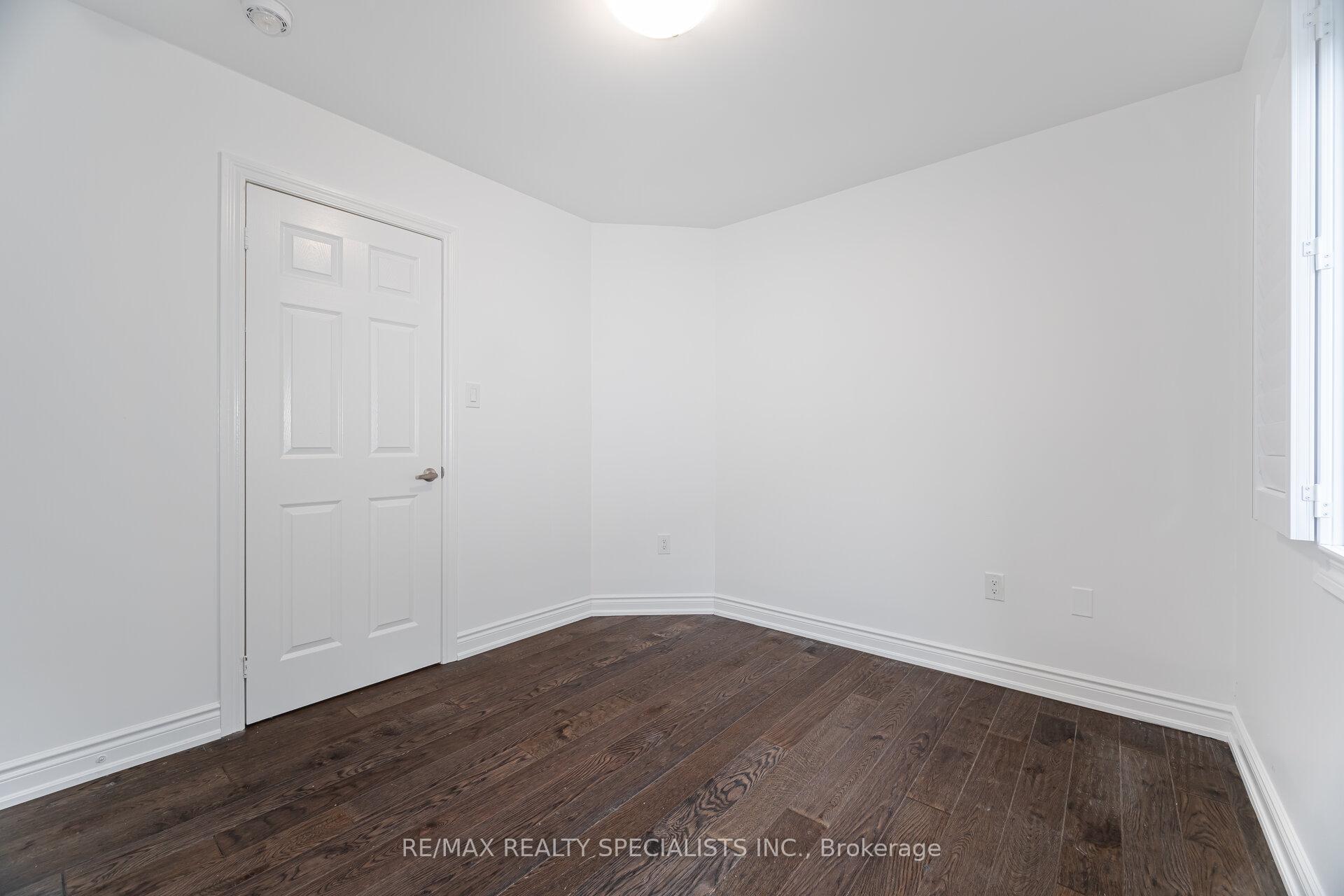 Photo 16 of 126 Algoma Drive, Vaughan, Kleinburg — HOMEH