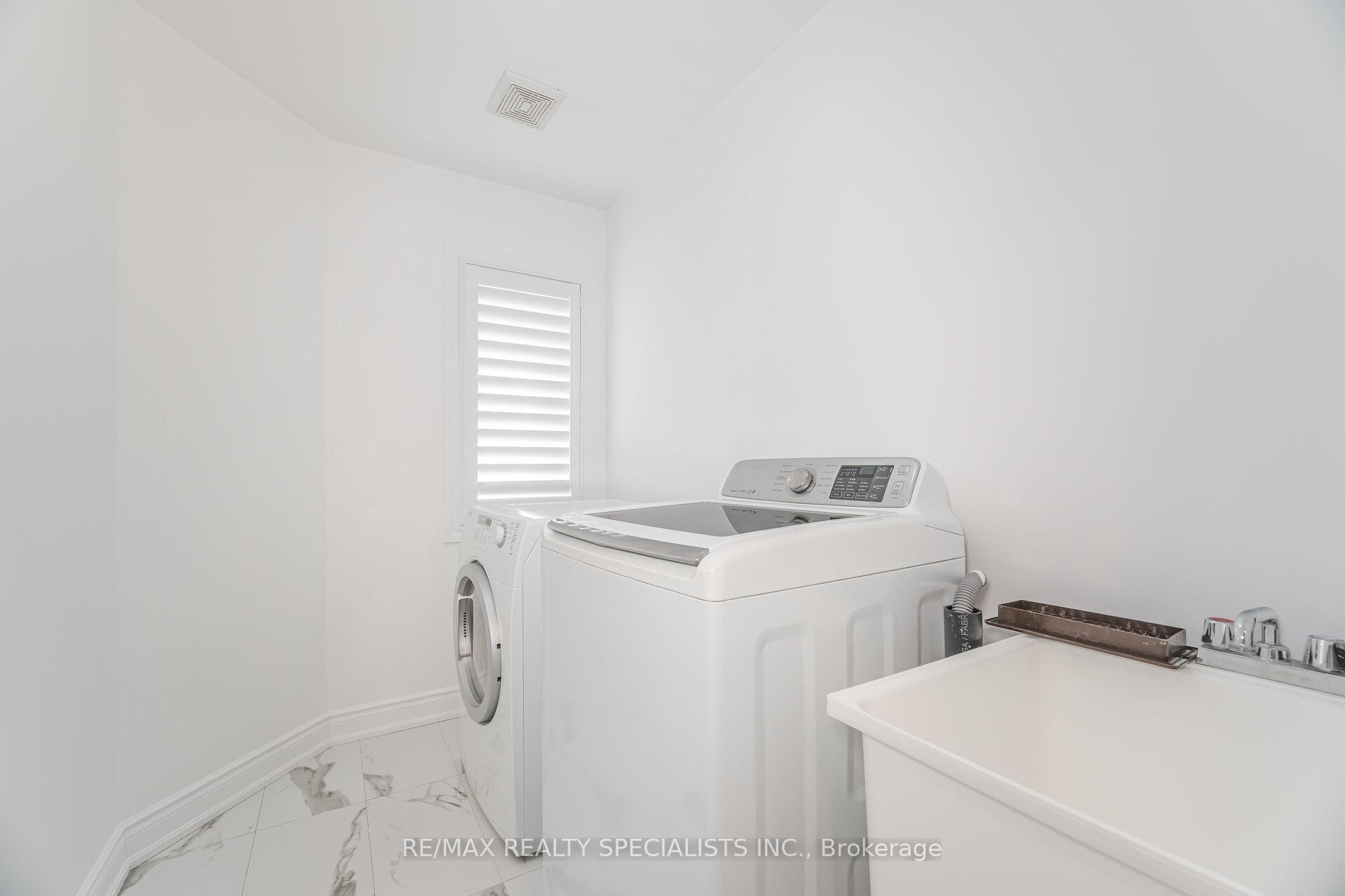 Photo 18 of 126 Algoma Drive, Vaughan, Kleinburg — HOMEH