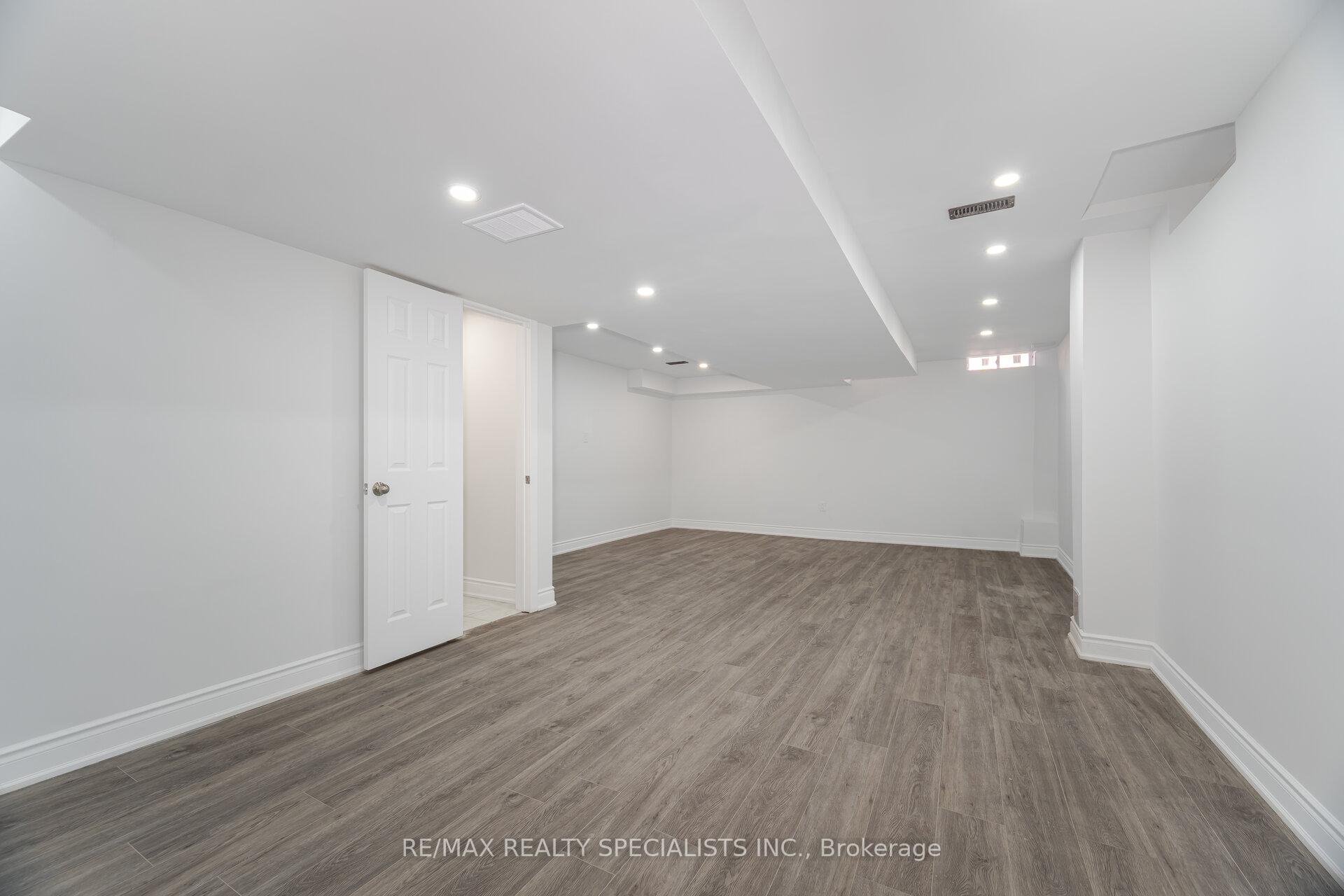 Photo 24 of 126 Algoma Drive, Vaughan, Kleinburg — HOMEH