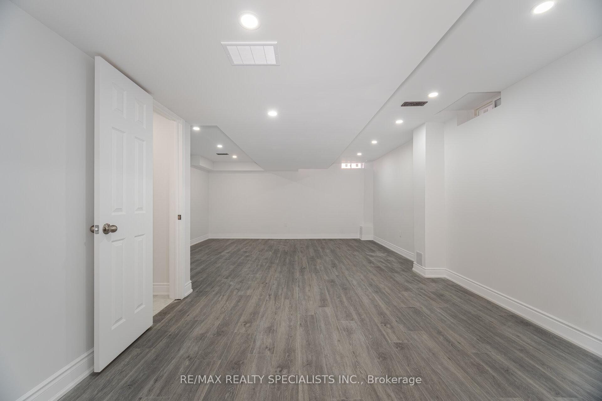 Photo 29 of 126 Algoma Drive, Vaughan, Kleinburg — HOMEH