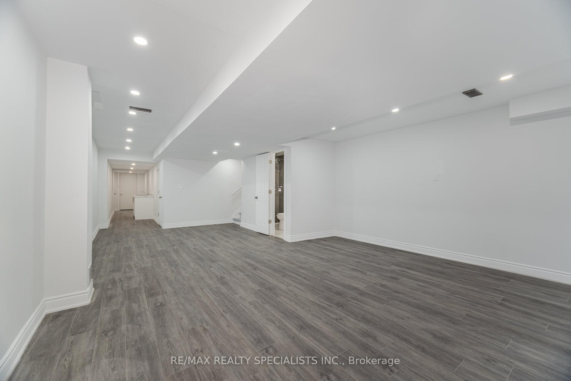 Photo 23 of 126 Algoma Drive, Vaughan, Kleinburg — HOMEH