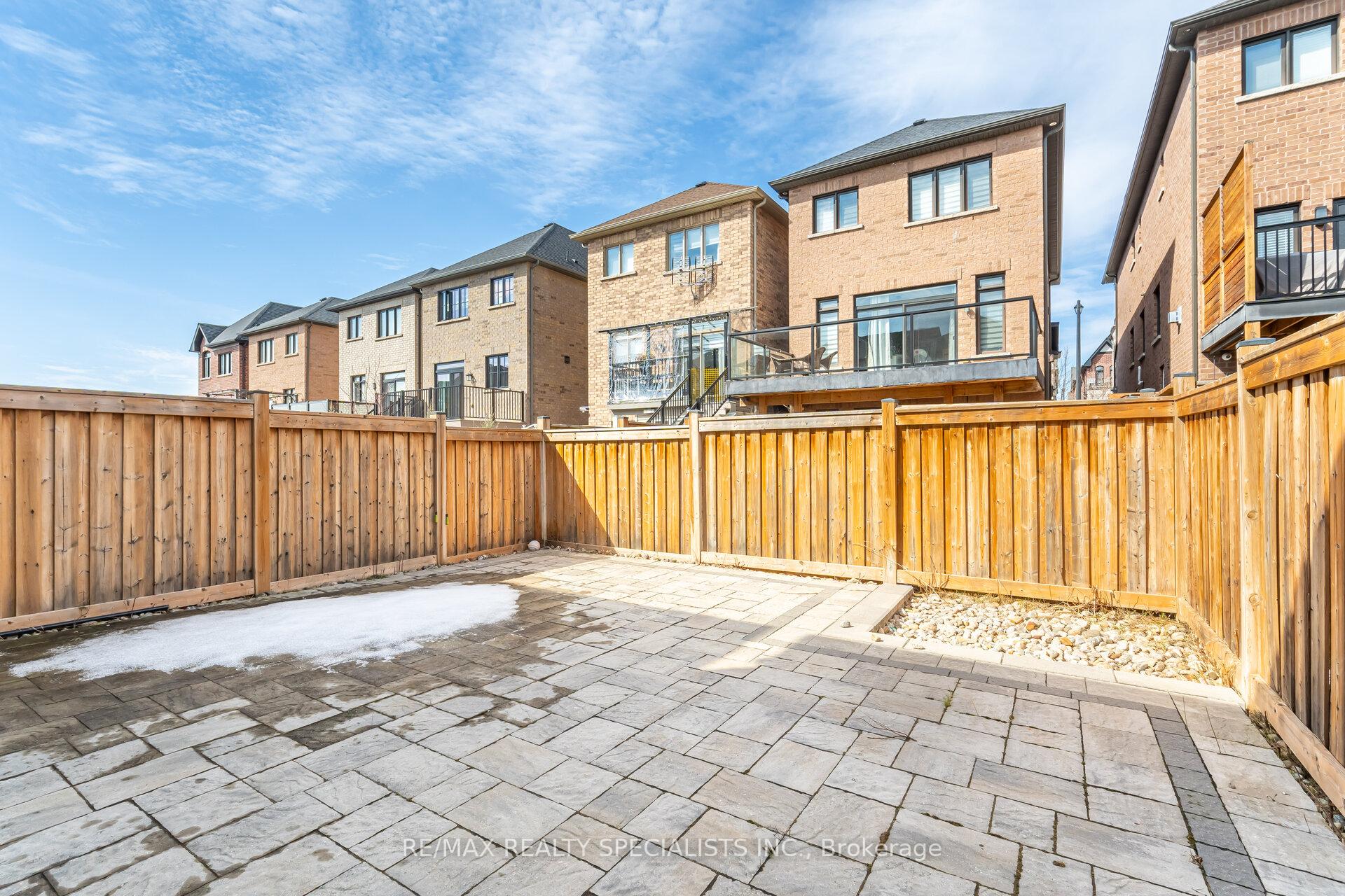 Photo 27 of 126 Algoma Drive, Vaughan, Kleinburg — HOMEH