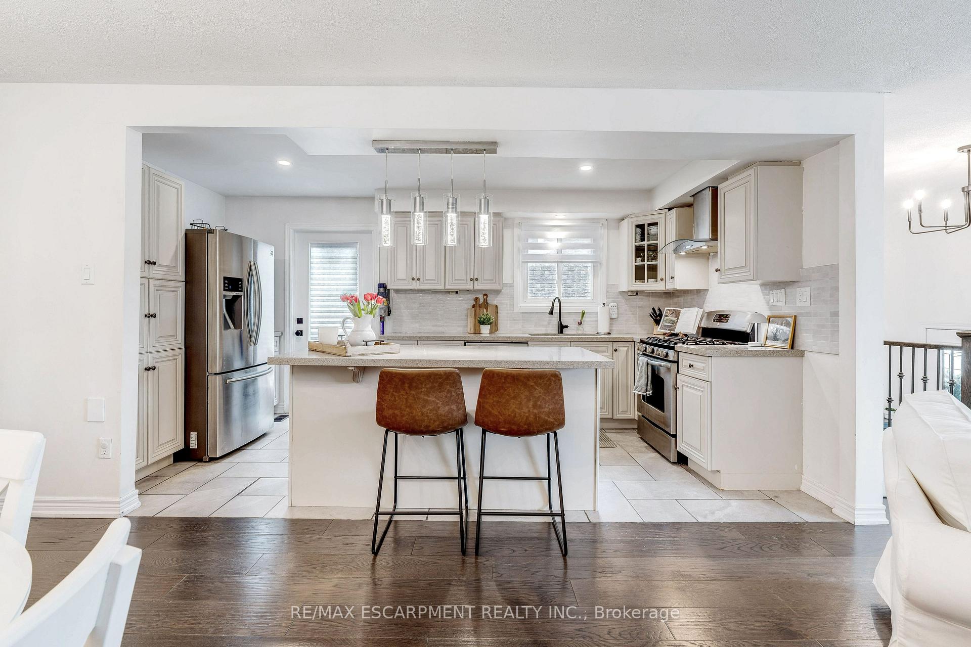 Photo 3 of 22 Garden Crescent, Hamilton, Burkholme — HOMEH