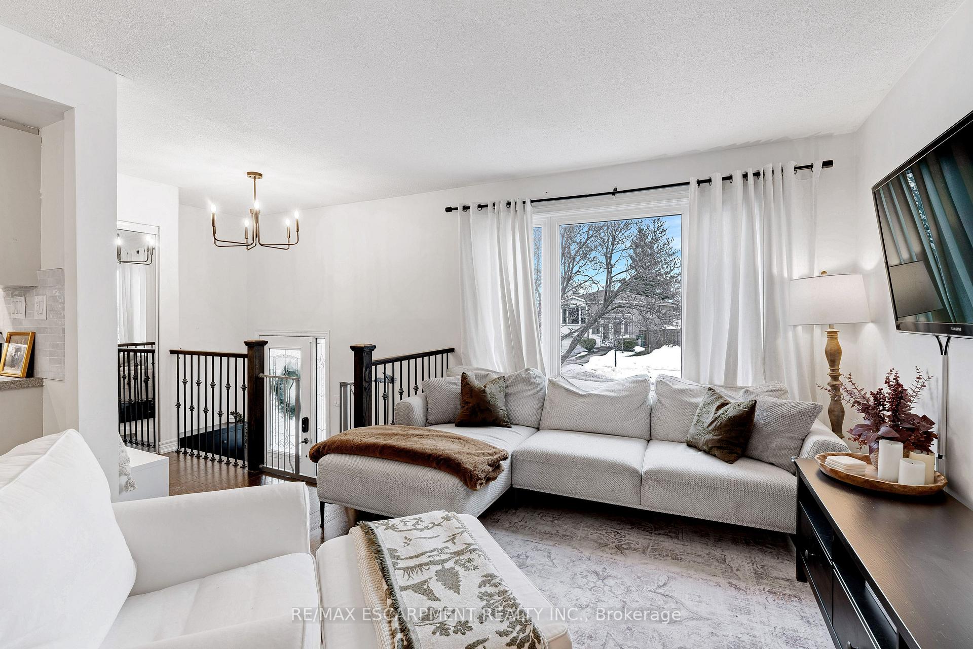 Photo 10 of 22 Garden Crescent, Hamilton, Burkholme — HOMEH