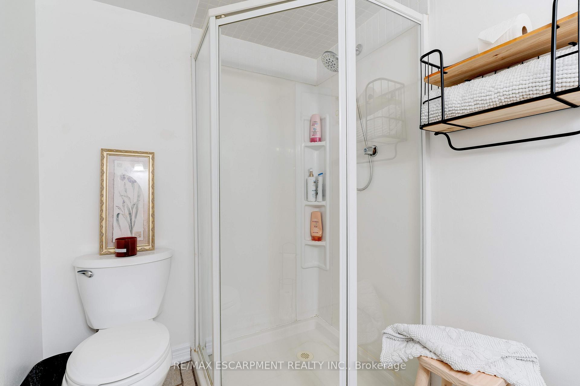 Photo 17 of 22 Garden Crescent, Hamilton, Burkholme — HOMEH