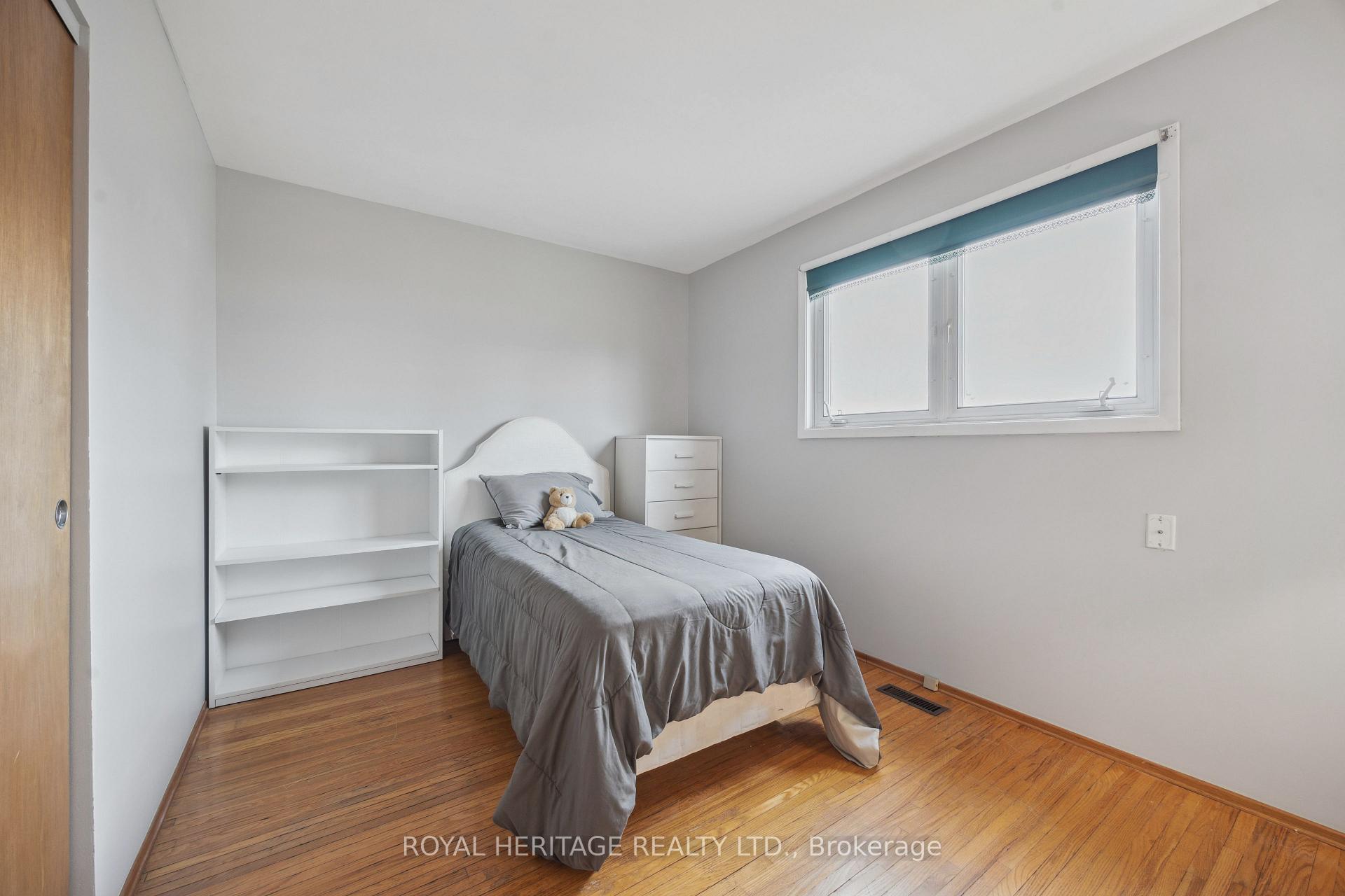 Photo 4 of 963 Timmins Gardens, Pickering, Bay Ridges — HOMEH
