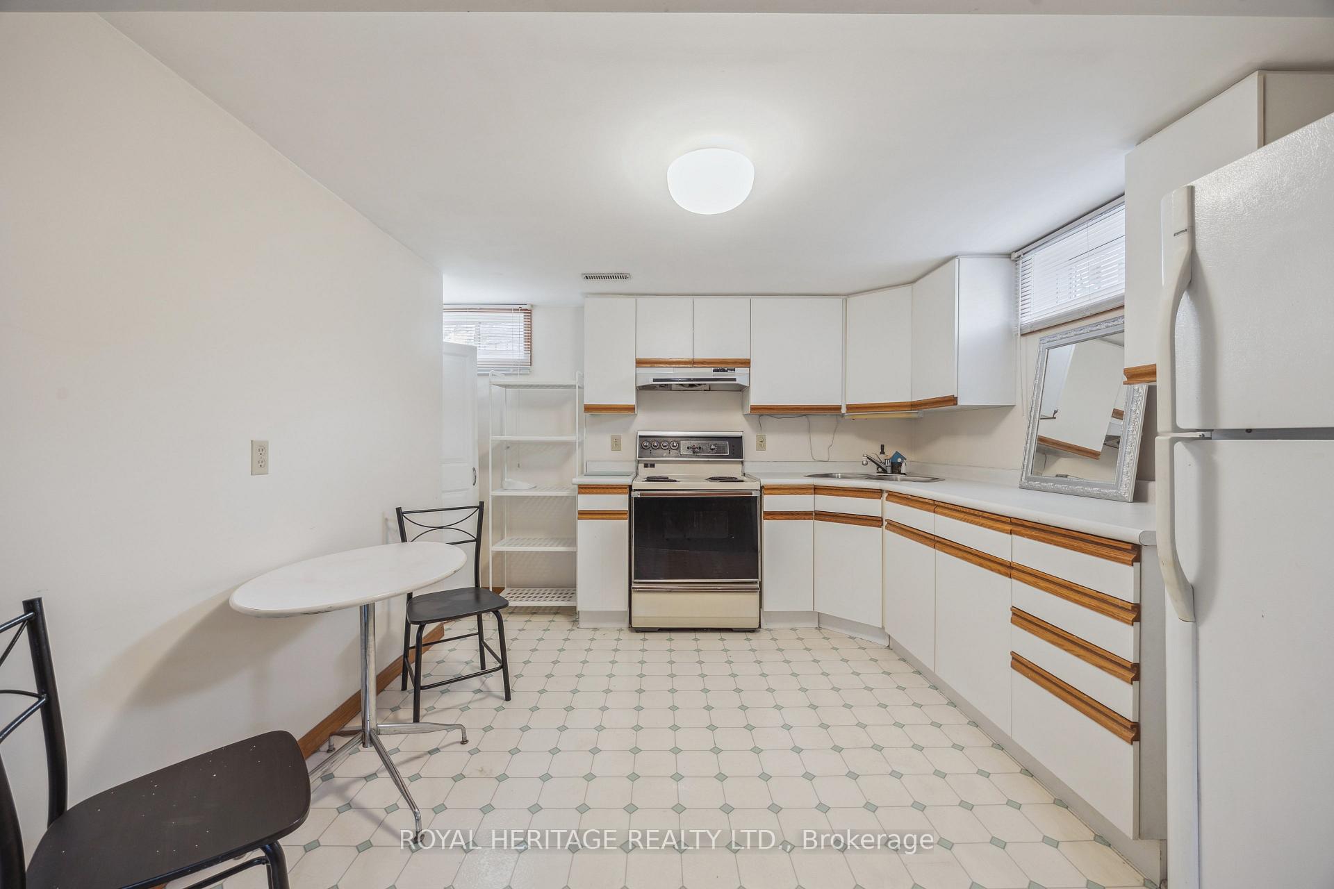 Photo 13 of 963 Timmins Gardens, Pickering, Bay Ridges — HOMEH