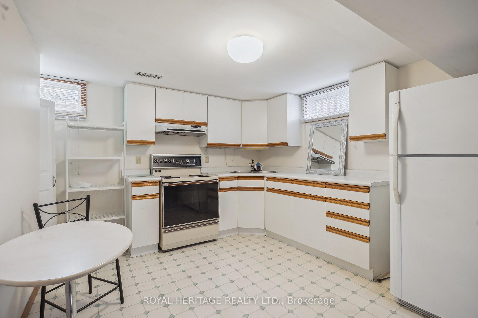 Photo 10 of 963 Timmins Gardens, Pickering, Bay Ridges — HOMEH