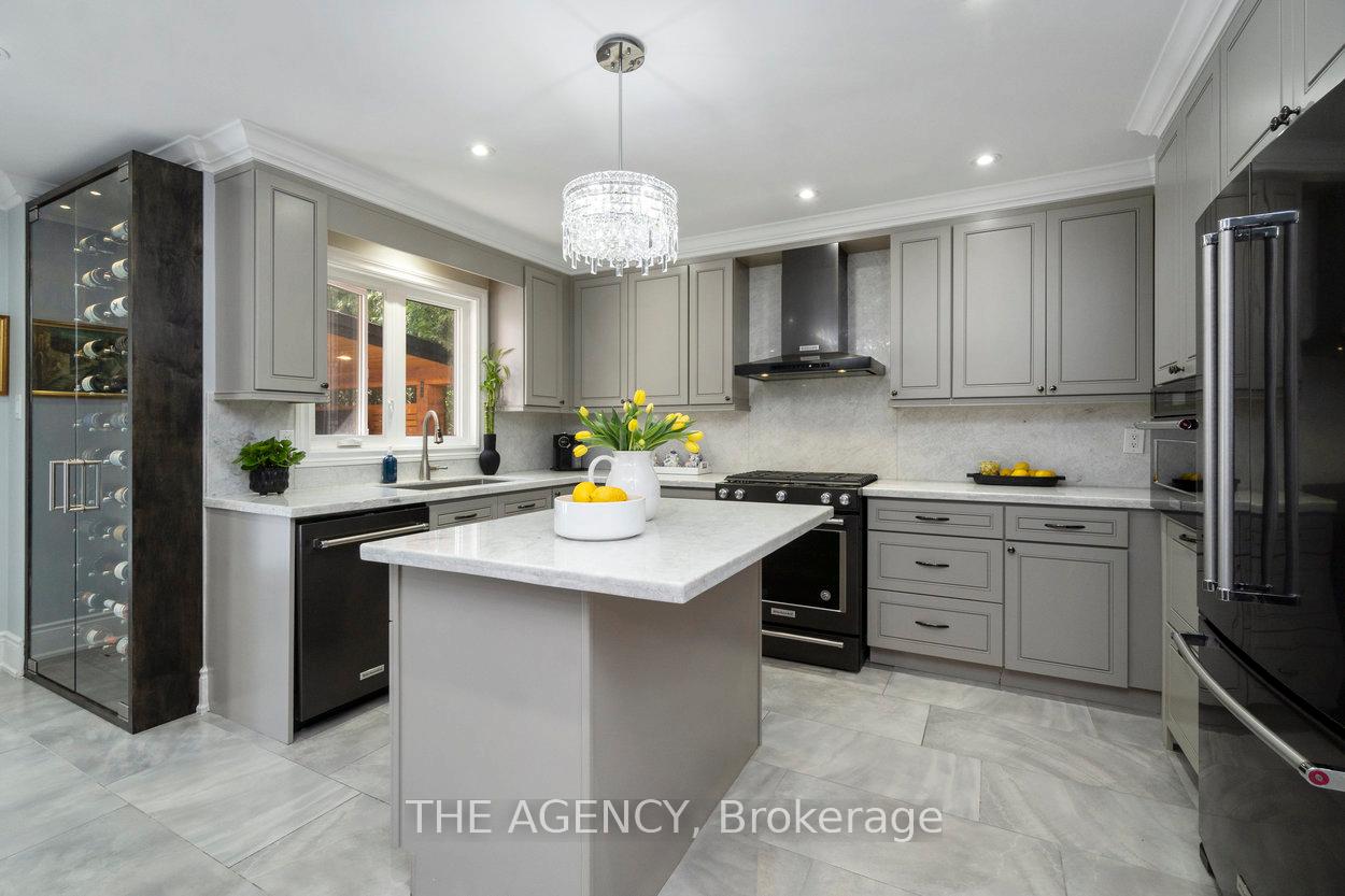 Photo 6 of 39 Savoy Crescent, Vaughan, Beverley Glen — HOMEH