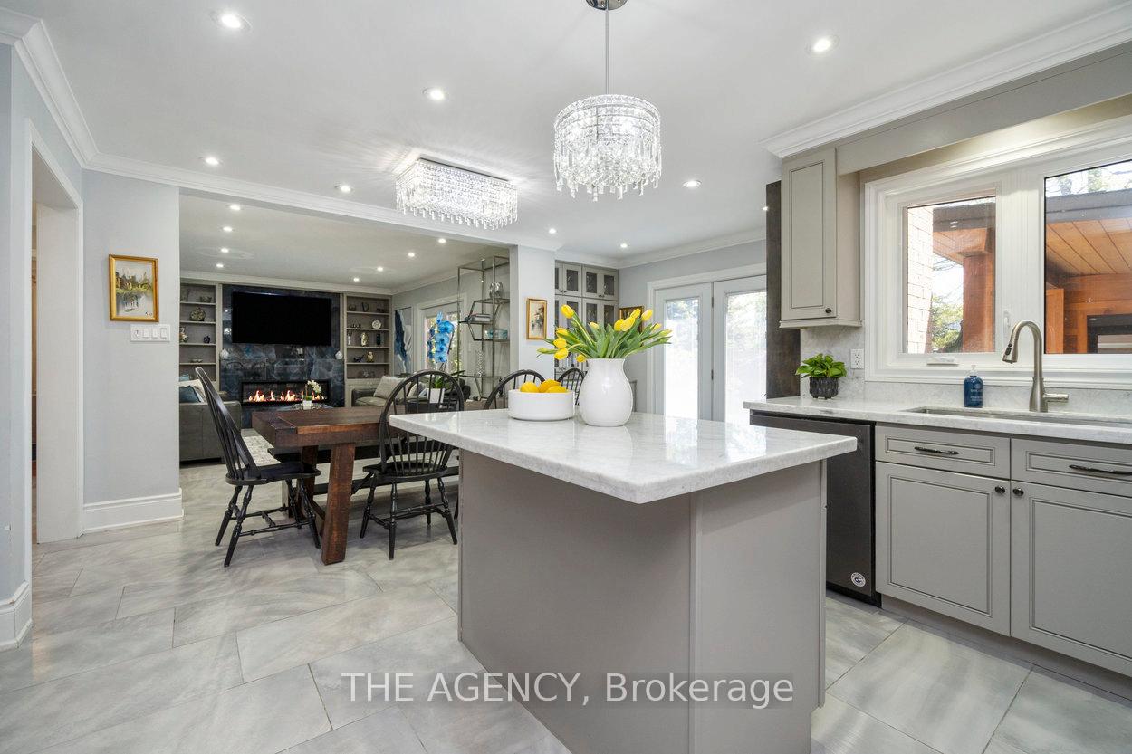 Photo 3 of 39 Savoy Crescent, Vaughan, Beverley Glen — HOMEH