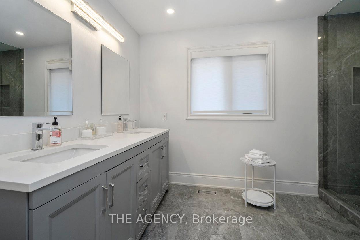 Photo 24 of 39 Savoy Crescent, Vaughan, Beverley Glen — HOMEH