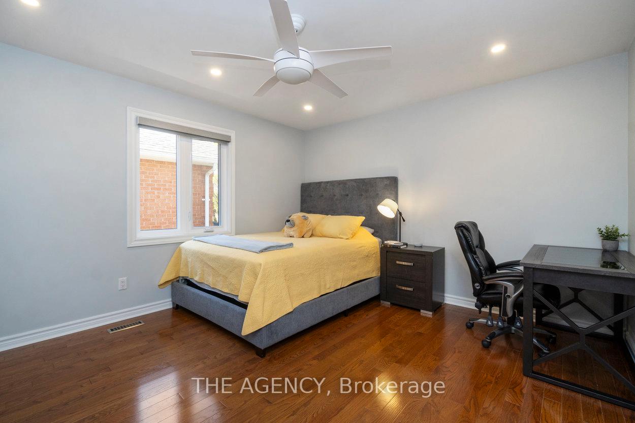 Photo 19 of 39 Savoy Crescent, Vaughan, Beverley Glen — HOMEH