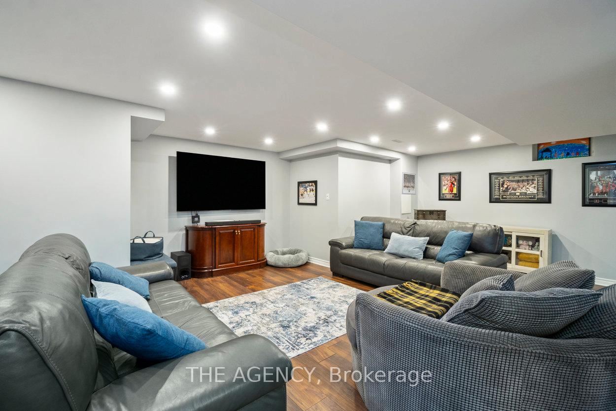 Photo 30 of 39 Savoy Crescent, Vaughan, Beverley Glen — HOMEH