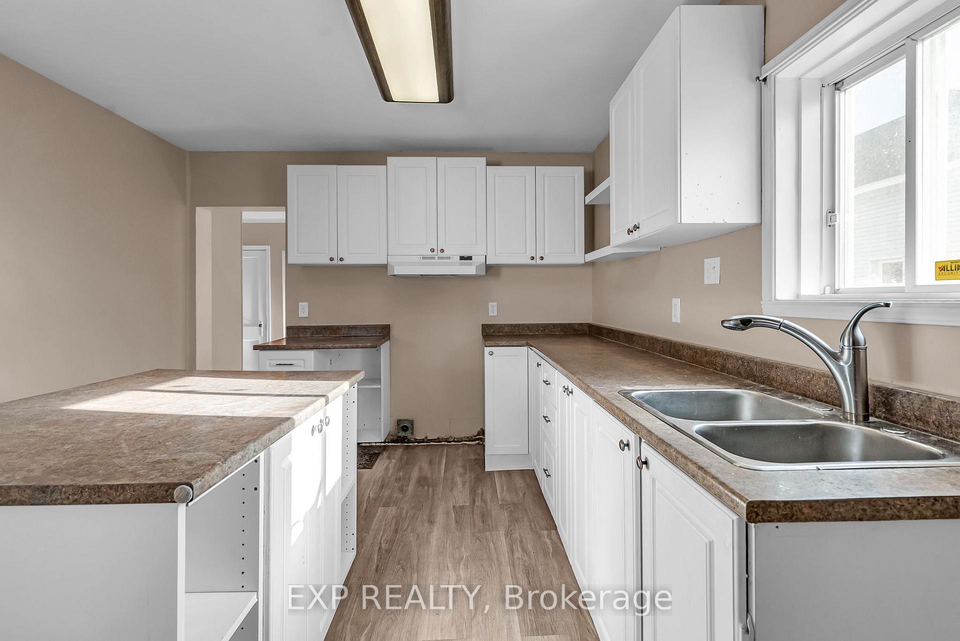 Photo 11 of 32-34 Gloucester Street N, Cornwall — HOMEH