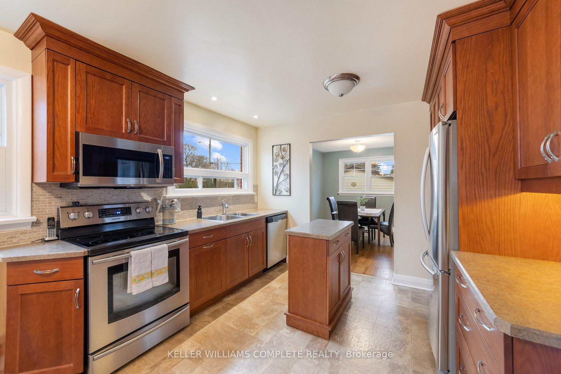 Photo 8 of 150 West 24th Street, Hamilton, Westcliffe — HOMEH