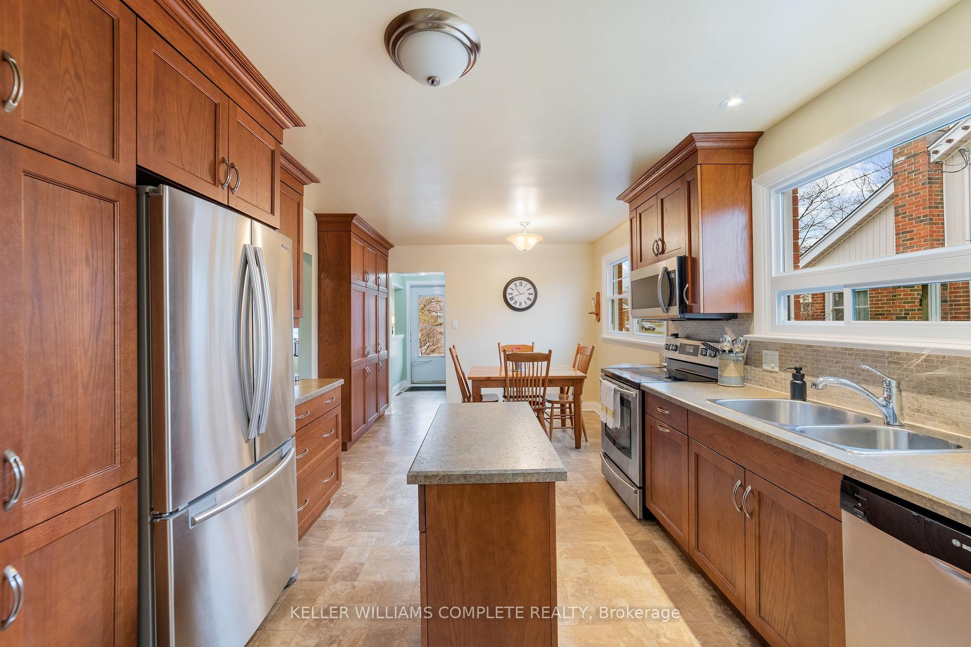 Photo 6 of 150 West 24th Street, Hamilton, Westcliffe — HOMEH