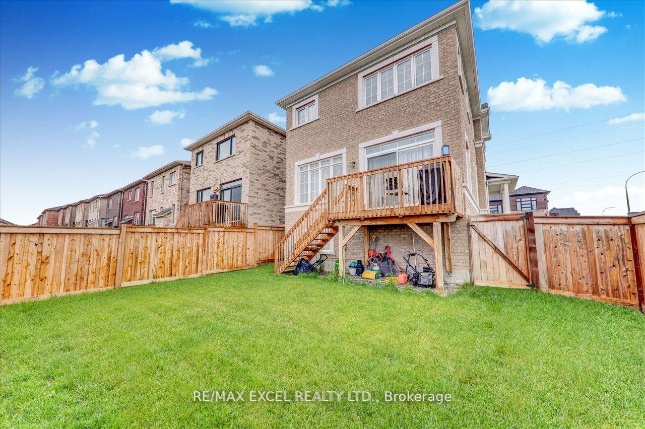 Photo 2 of 1063 Skyridge Boulevard, Pickering, Rural Pickering — HOMEH