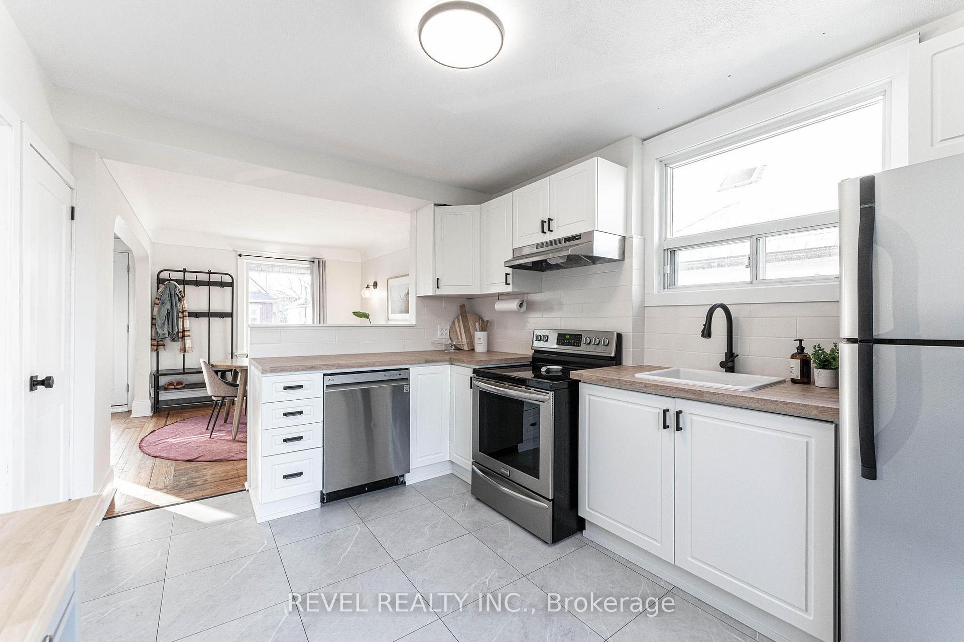 Photo 4 of 64 Barons Avenue N, Hamilton, Homeside — HOMEH