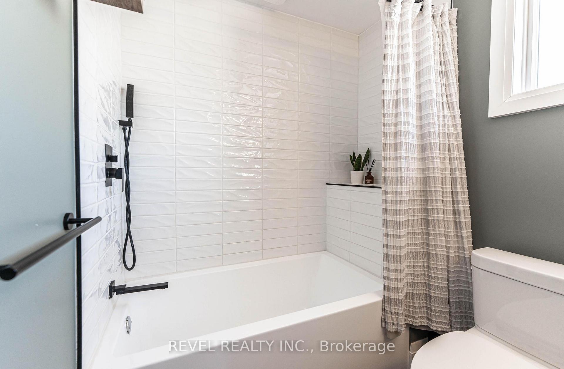 Photo 13 of 64 Barons Avenue N, Hamilton, Homeside — HOMEH