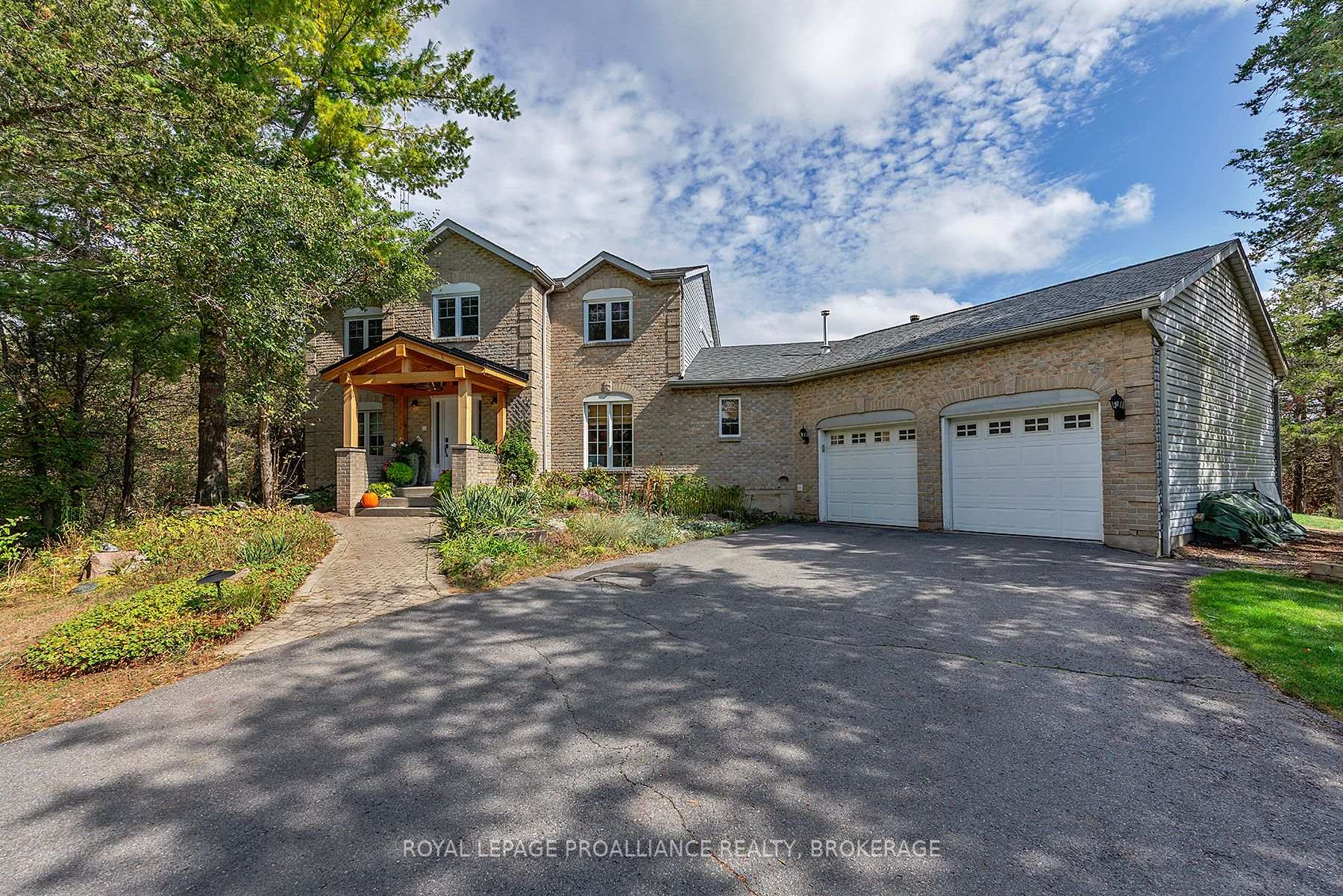 Front of 4890 North Shore Crescent