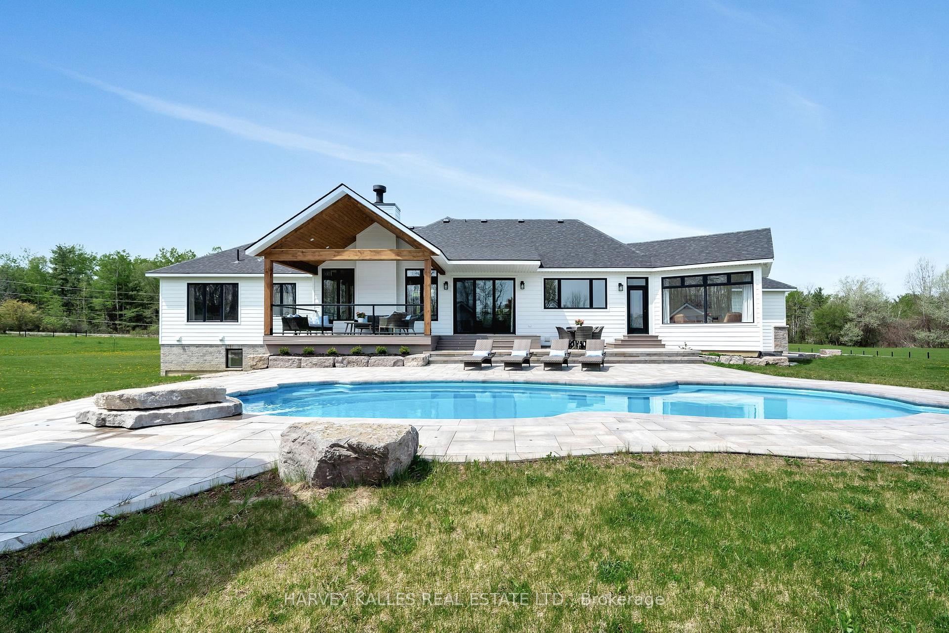Photo 37 of 498 Mackenzie Road, Quinte West, Sidney Ward — HOMEH