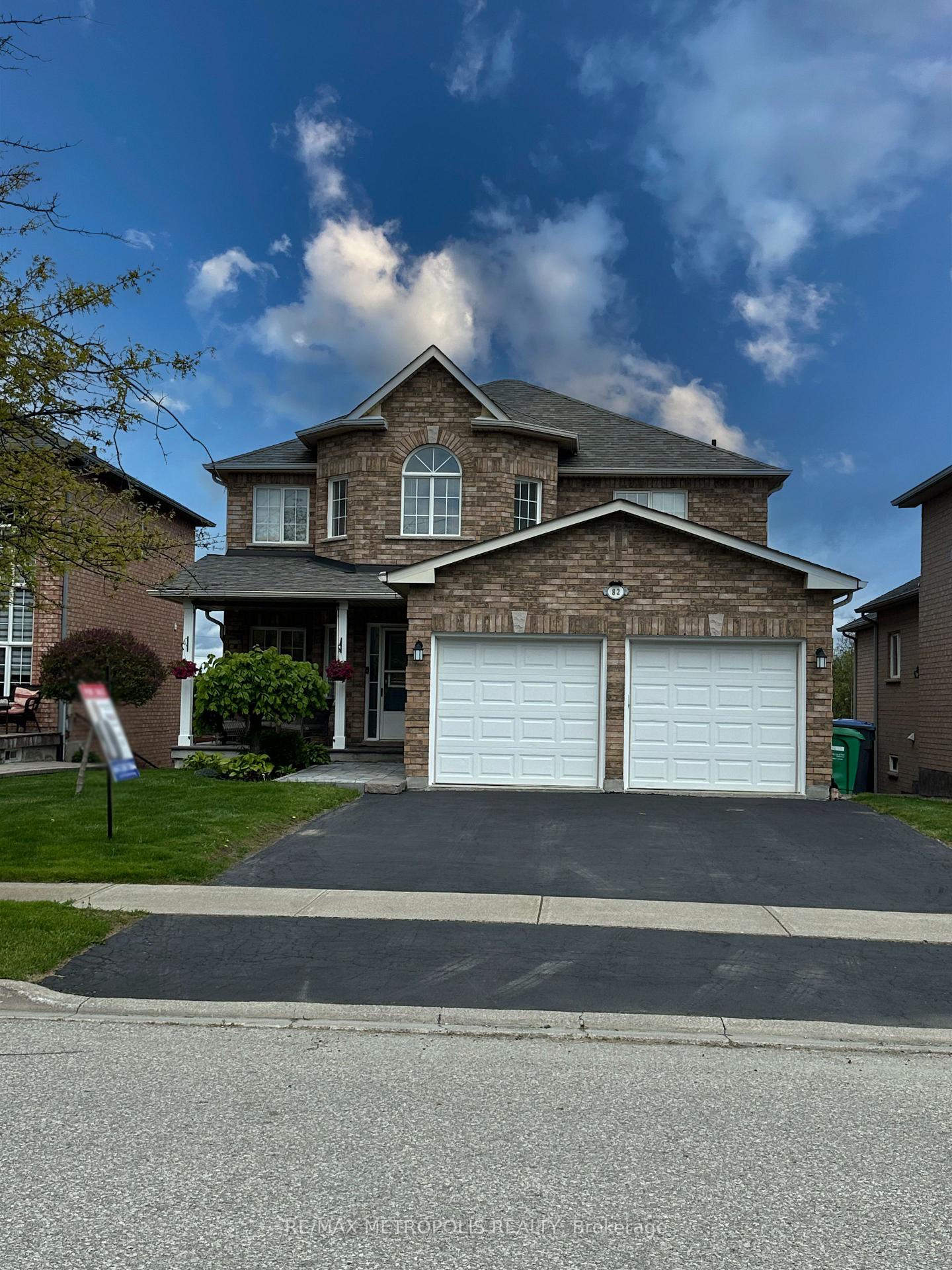 Front of 82 Coolspring Crescent