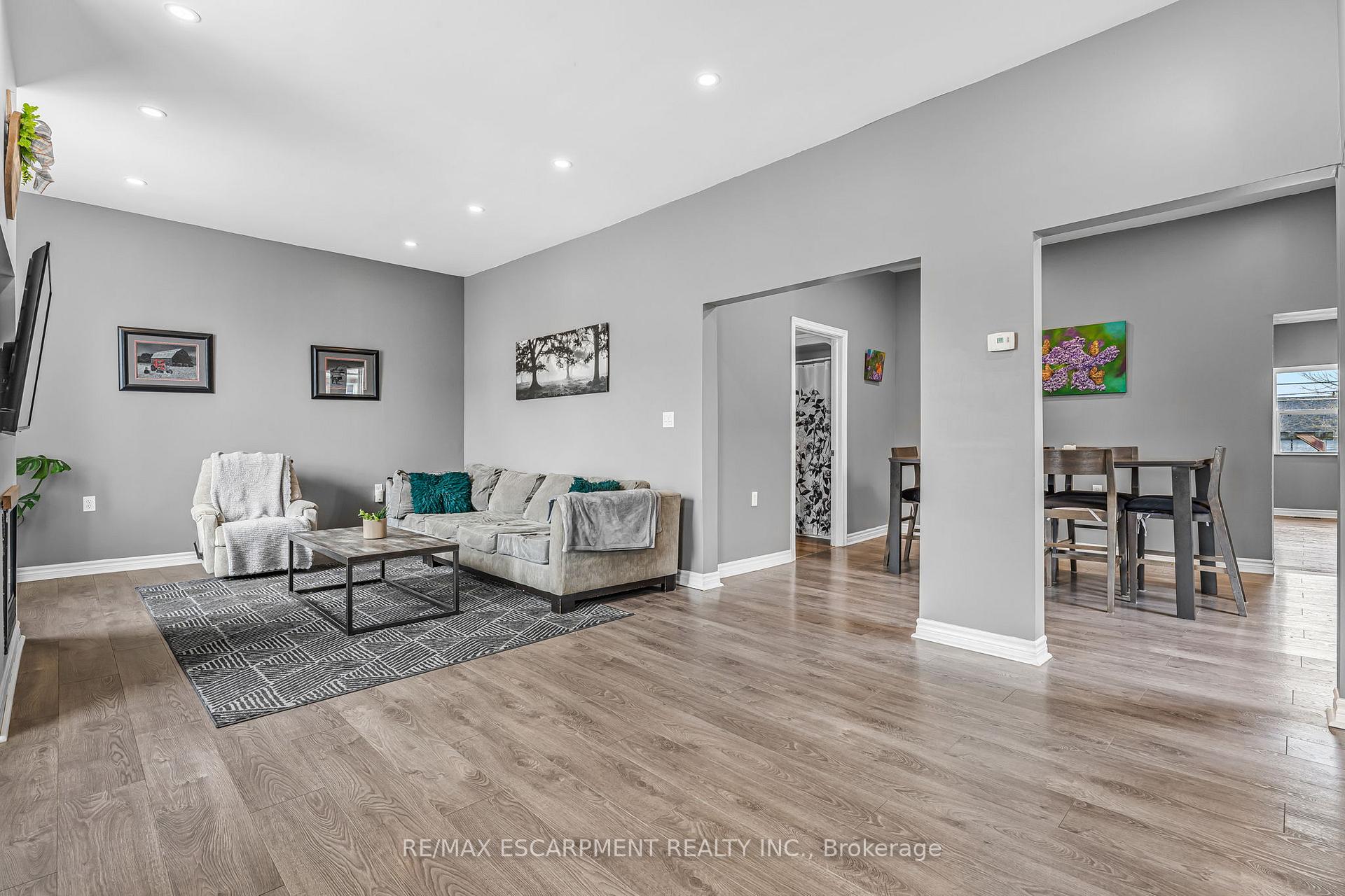 Photo 5 of 424 Broad Street E, Haldimand, Dunnville — HOMEH