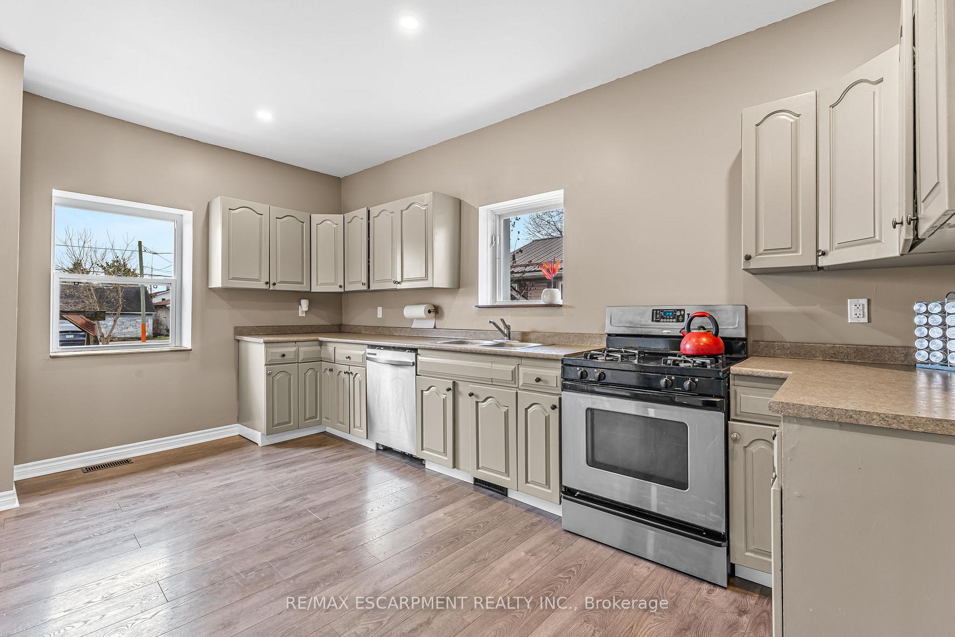 Photo 6 of 424 Broad Street E, Haldimand, Dunnville — HOMEH