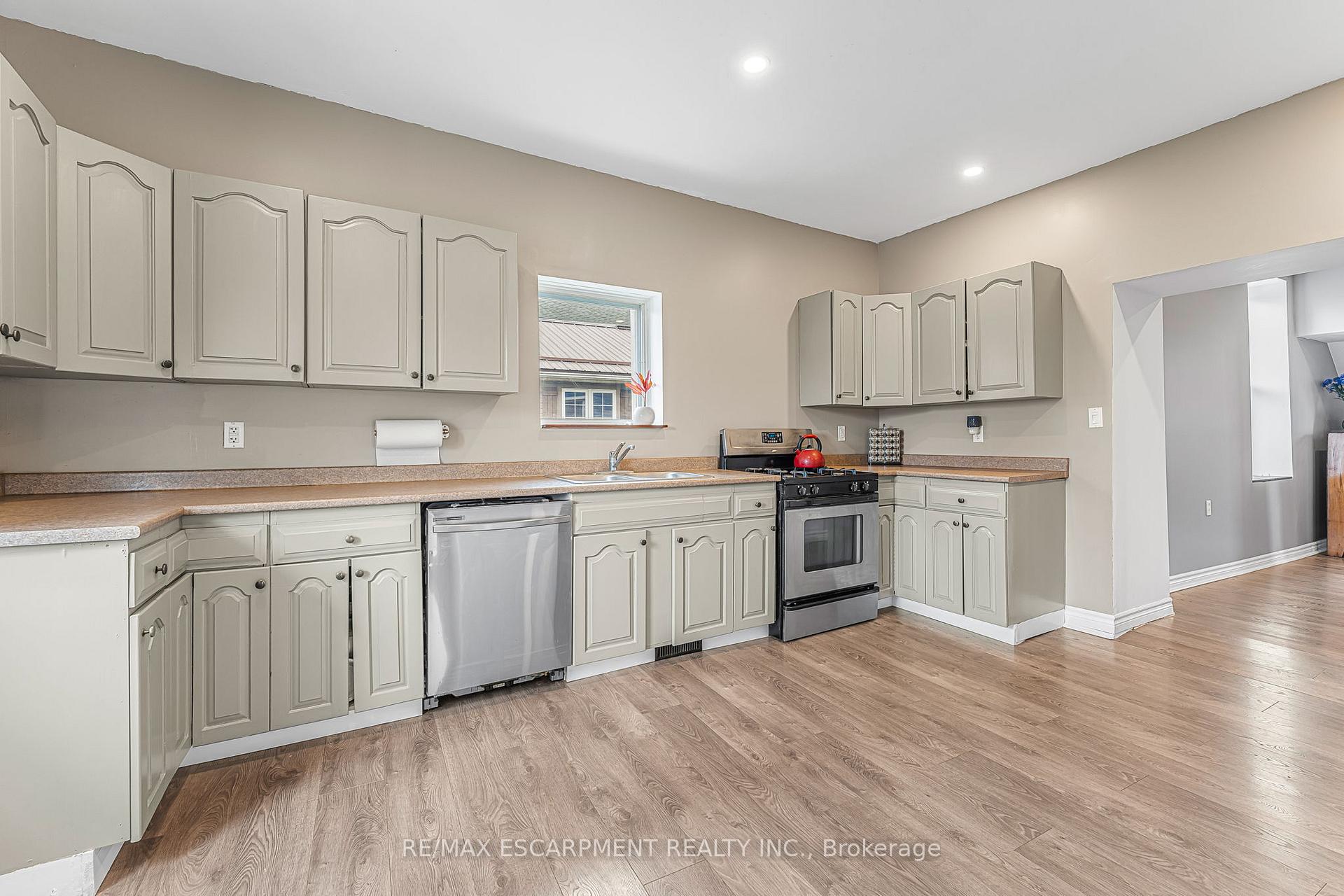 Photo 9 of 424 Broad Street E, Haldimand, Dunnville — HOMEH