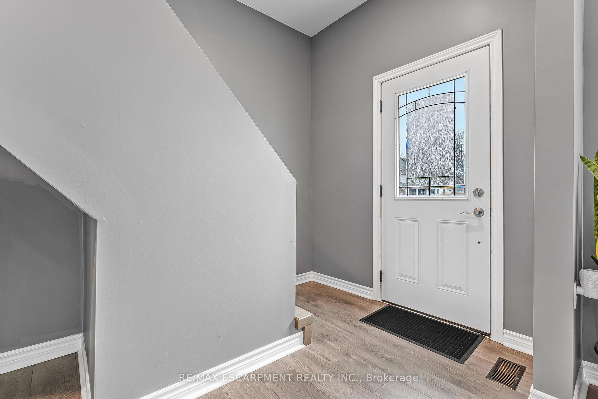 Photo 10 of 424 Broad Street E, Haldimand, Dunnville — HOMEH