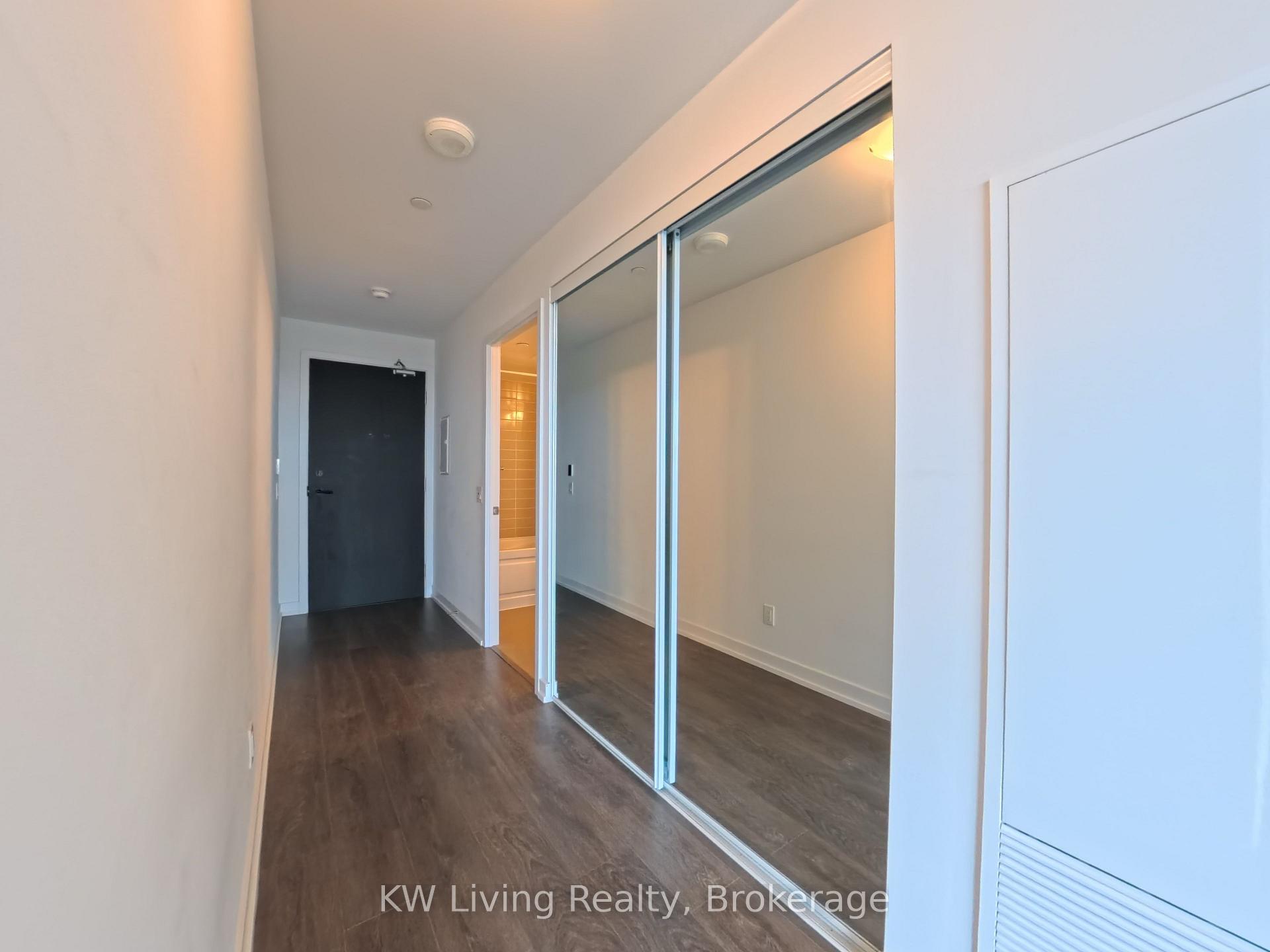 Photo 4 of Unit 716, 125 Redpath Avenue, Toronto, Mount Pleasant West — HOMEH