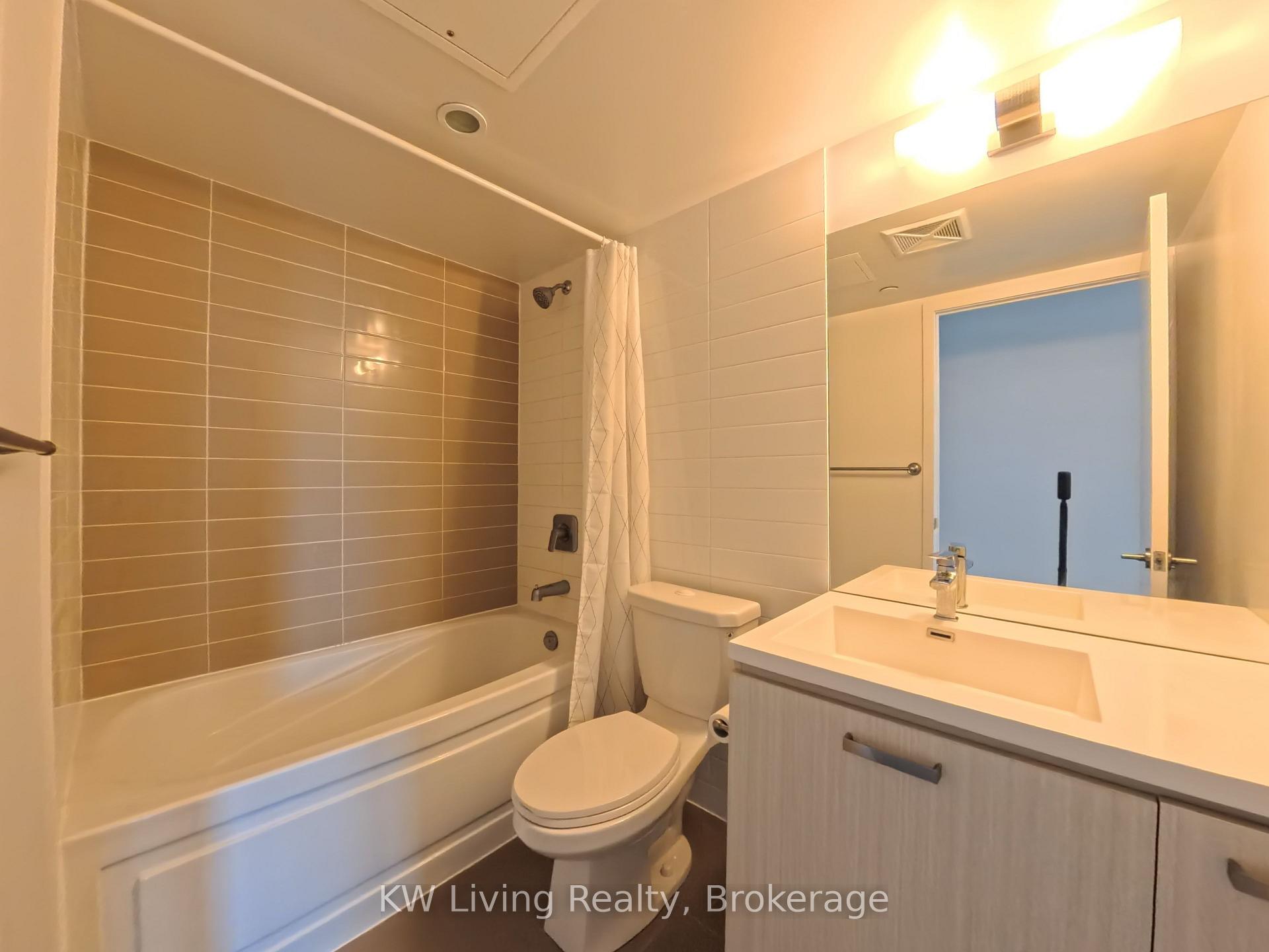 Photo 3 of Unit 716, 125 Redpath Avenue, Toronto, Mount Pleasant West — HOMEH