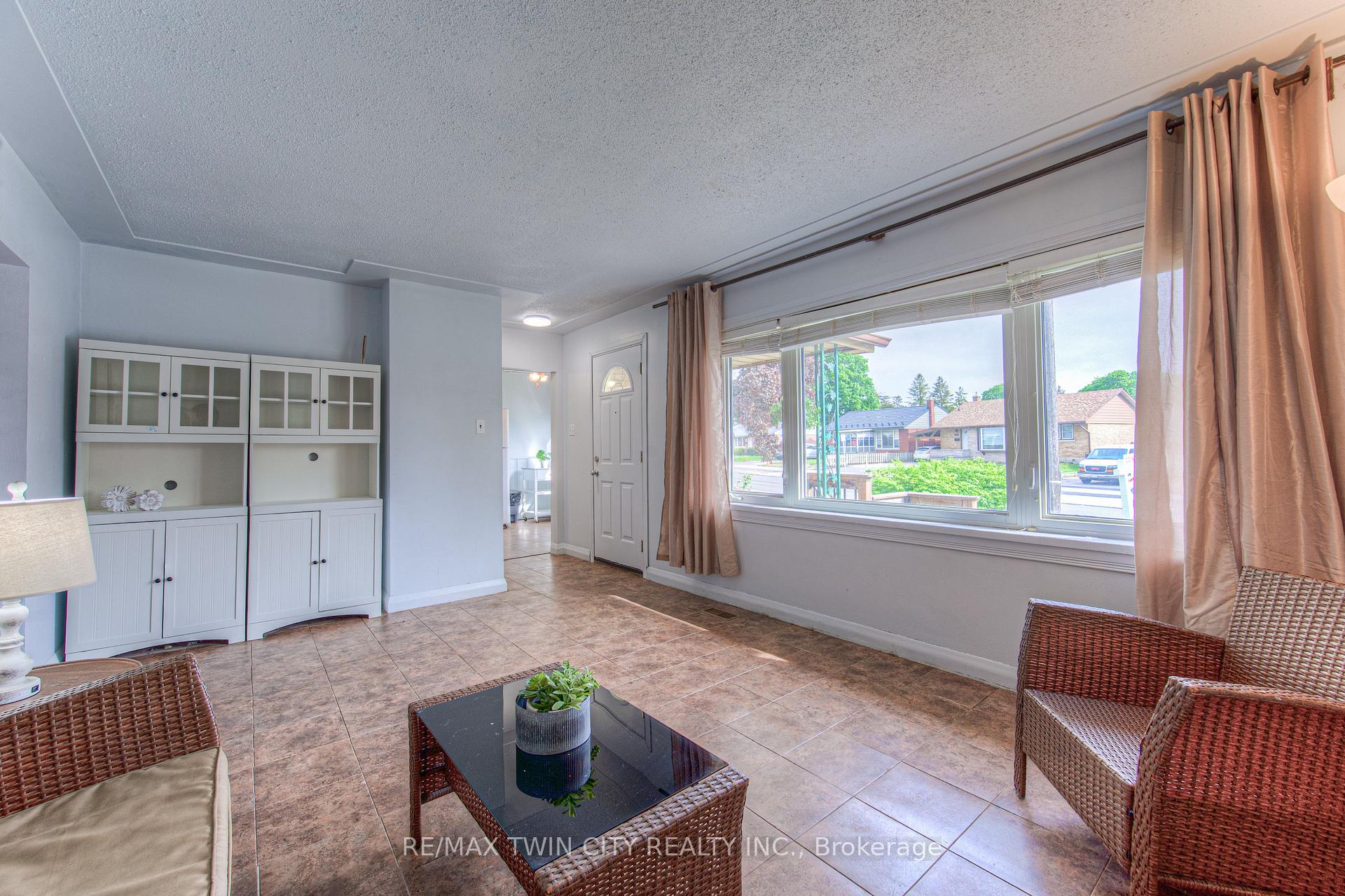 Photo 7 of 146 Wilson Avenue, Kitchener — HOMEH