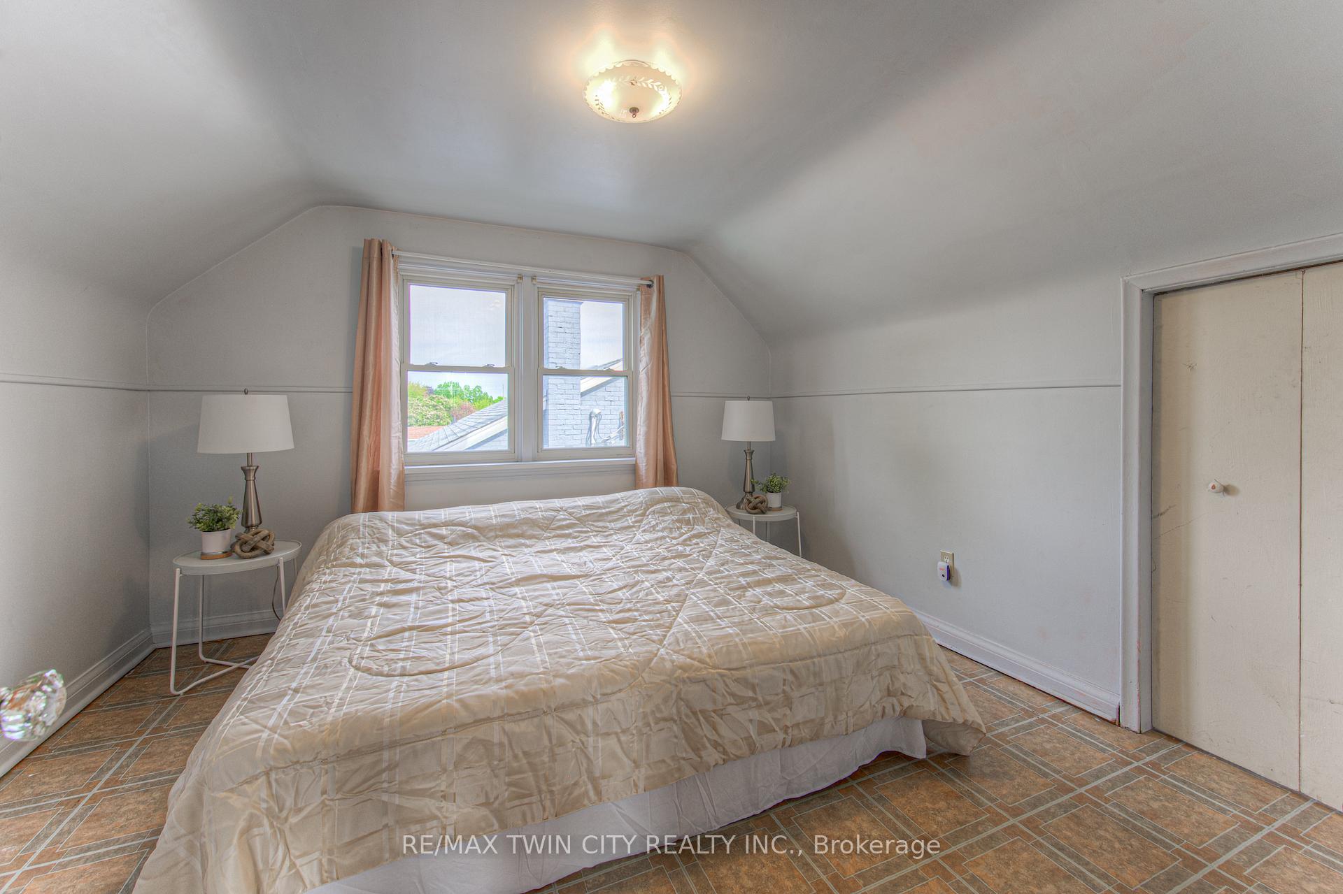 Photo 15 of 146 Wilson Avenue, Kitchener — HOMEH
