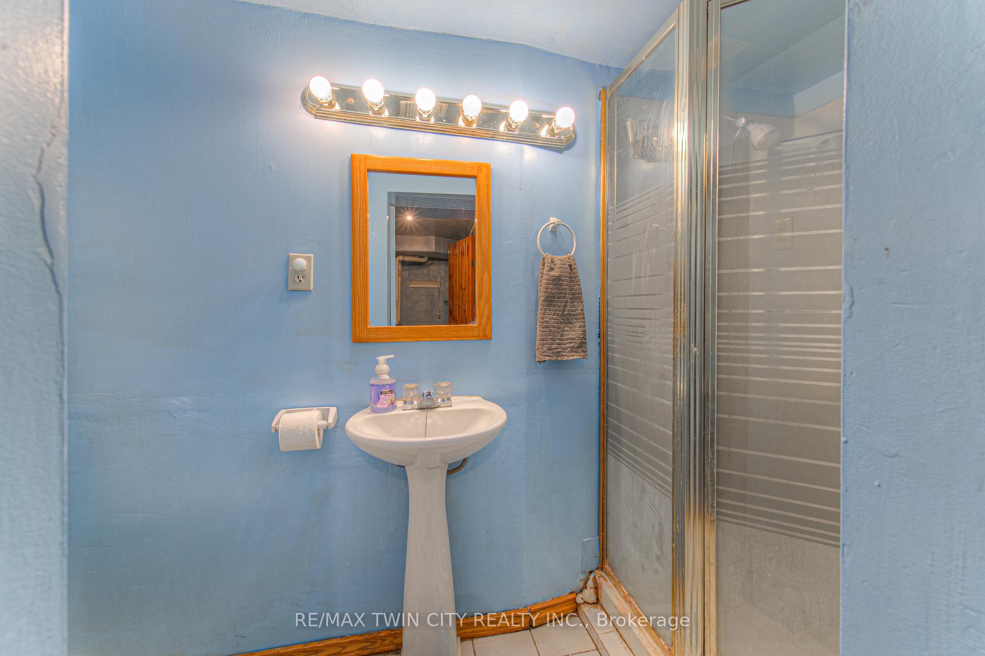 Photo 9 of 146 Wilson Avenue, Kitchener — HOMEH
