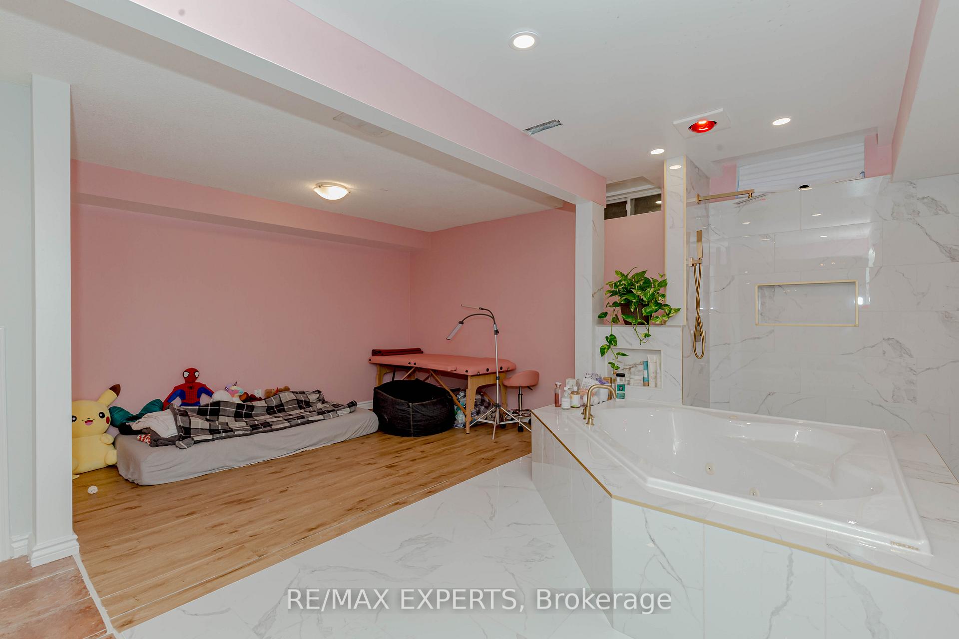 Photo 31 of 213 Equator Crescent, Vaughan, Vellore Village — HOMEH